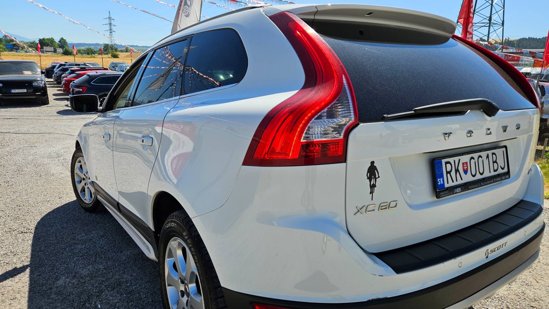 Volvo XC60 D5 (151kW) AWD Summum Geartronic – Obrázok 10