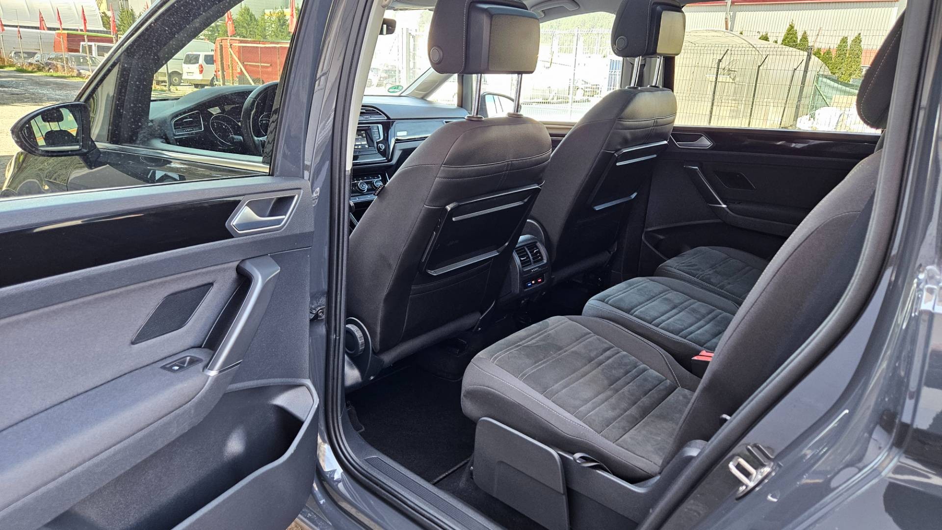 Volkswagen Touran 2.0 TDI SCR BMT 190k Highline DSG EU6 – Obrázok 19