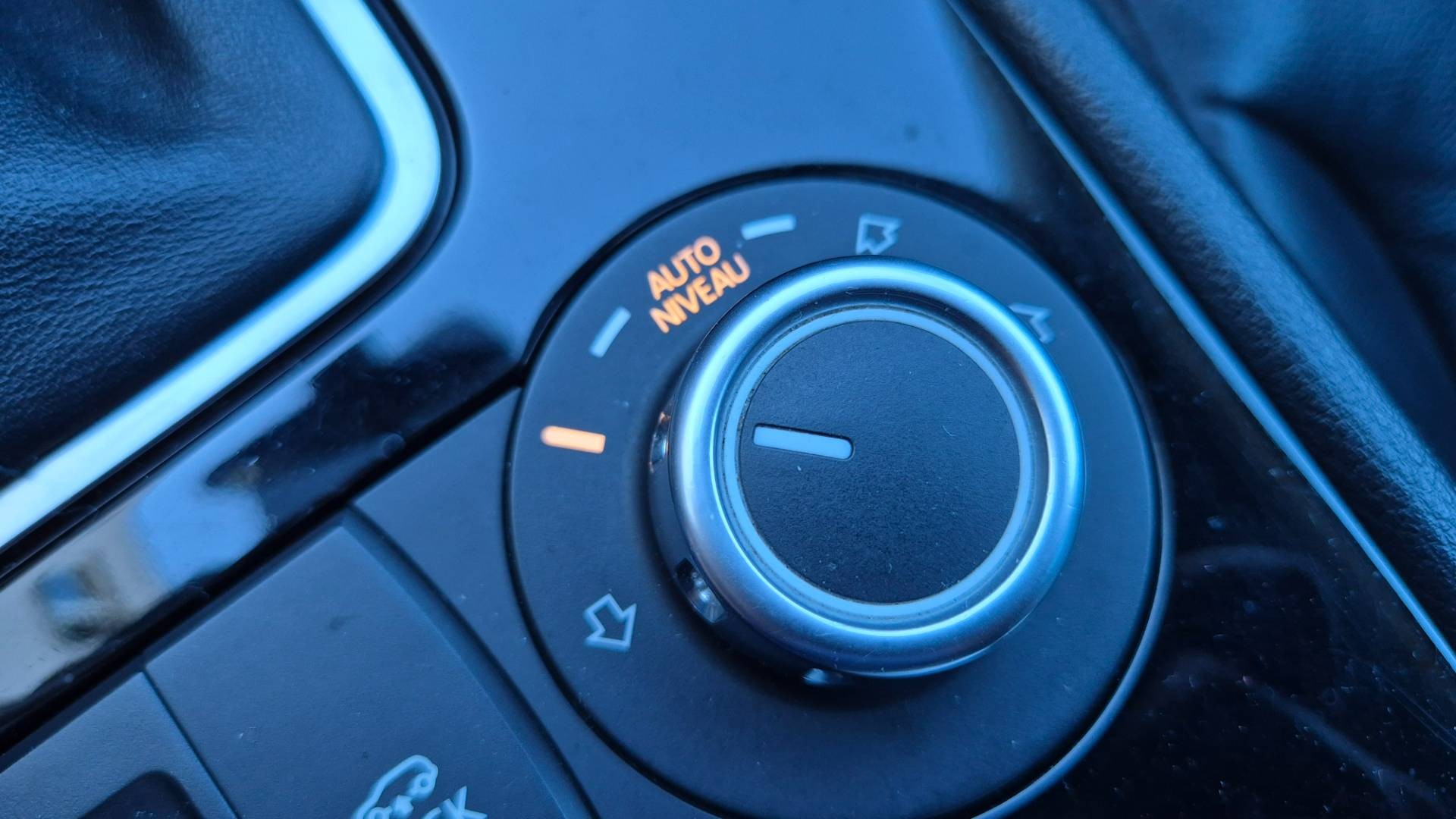 Volkswagen Touareg II 3.0 V6 TDI 240k BMT Premium 4XMOTION – Obrázok 30