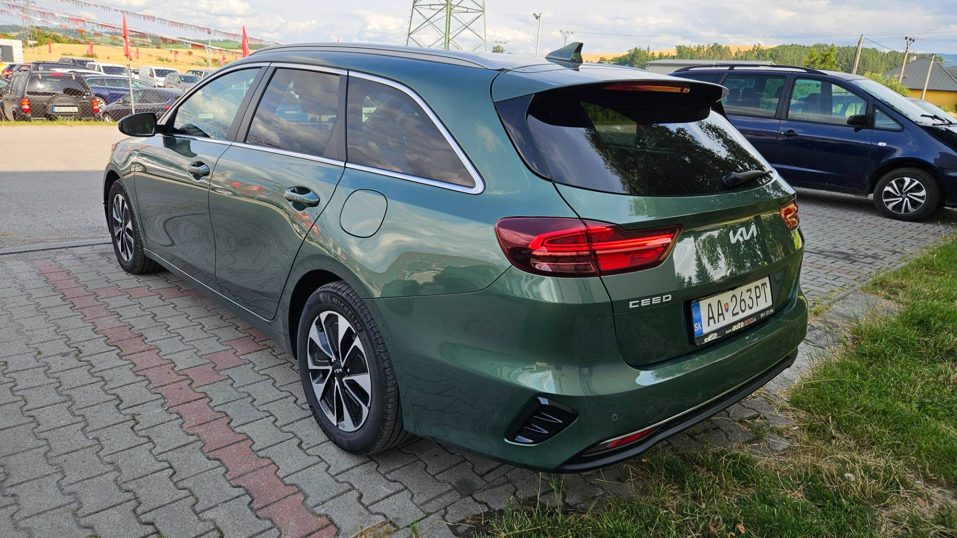 Kia Ceed SW 1.5 T-GDi Gold – Obrázok 35