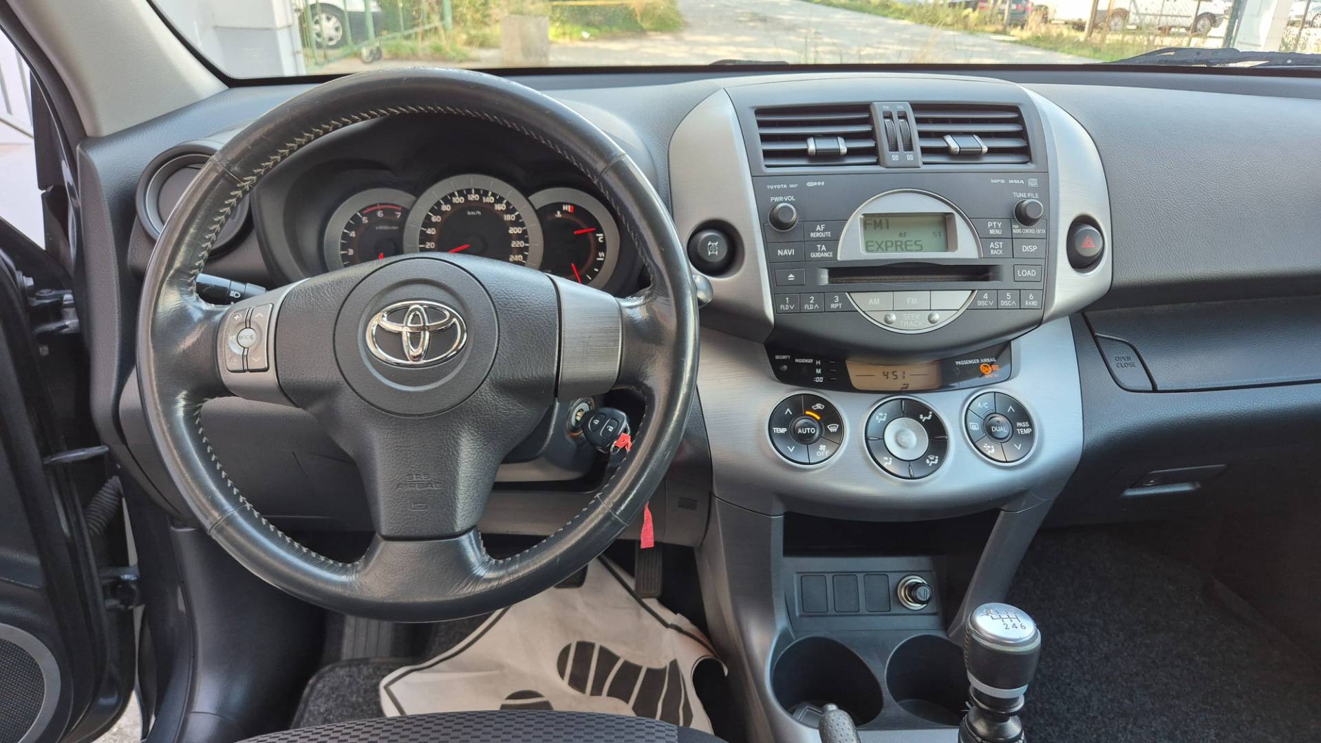 Toyota RAV4 2.2 D-4D 135 Base – Obrázok 27