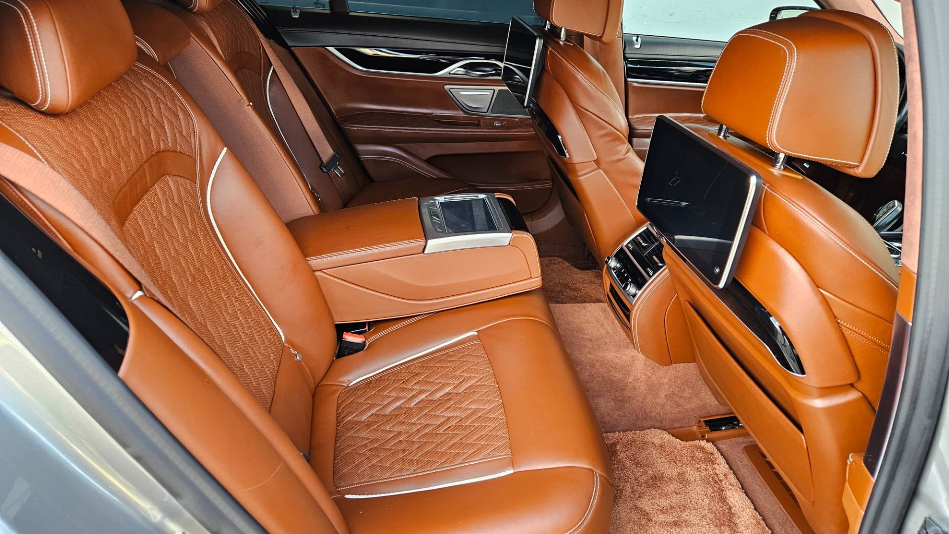 BMW Rad 7 750d xDrive A/T – Obrázok 39