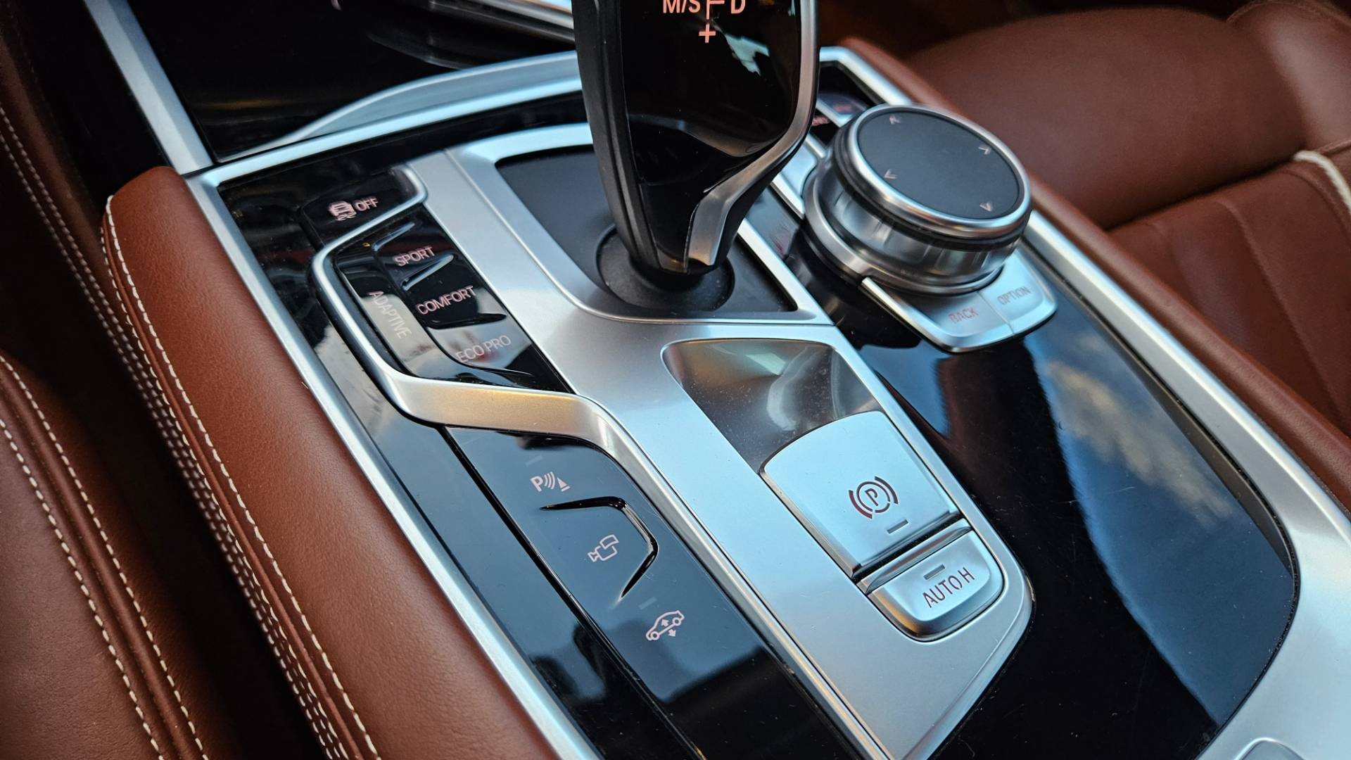 BMW Rad 7 740d xDrive M-PACKET individual – Obrázok 51