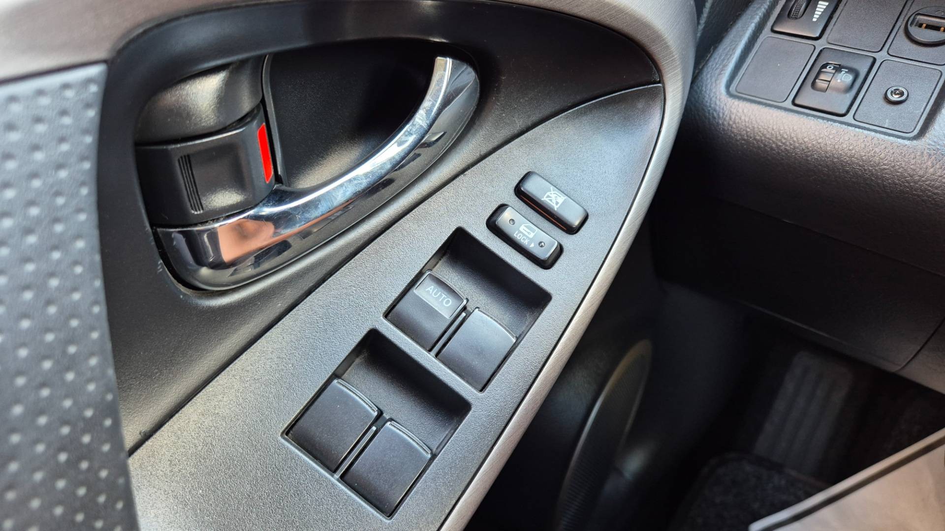 Toyota RAV4 2.2 D-4D 135 Base – Obrázok 44