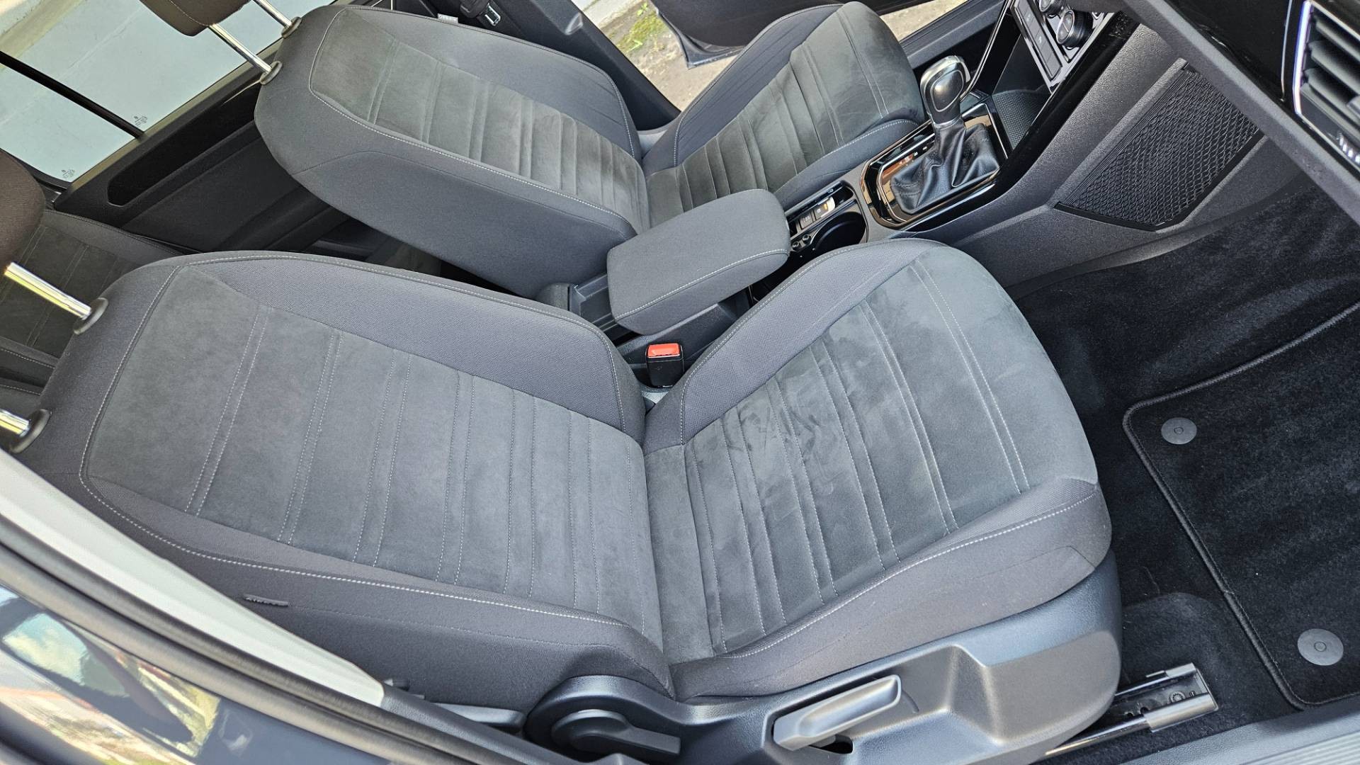 Volkswagen Touran 2.0 TDI SCR BMT 190k Highline DSG EU6 – Obrázok 30