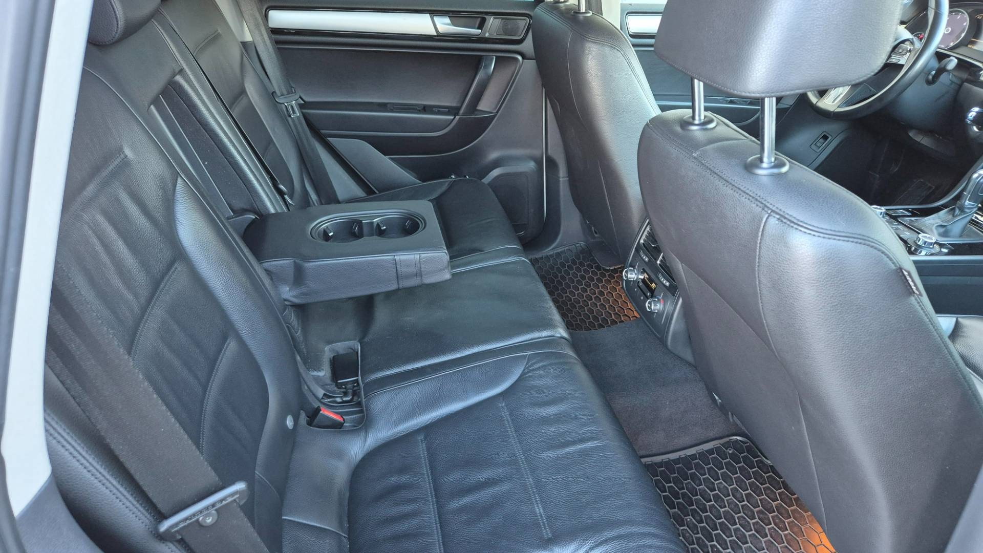 Volkswagen Touareg II 3.0 V6 TDI 240k BMT Premium 4XMOTION – Obrázok 17