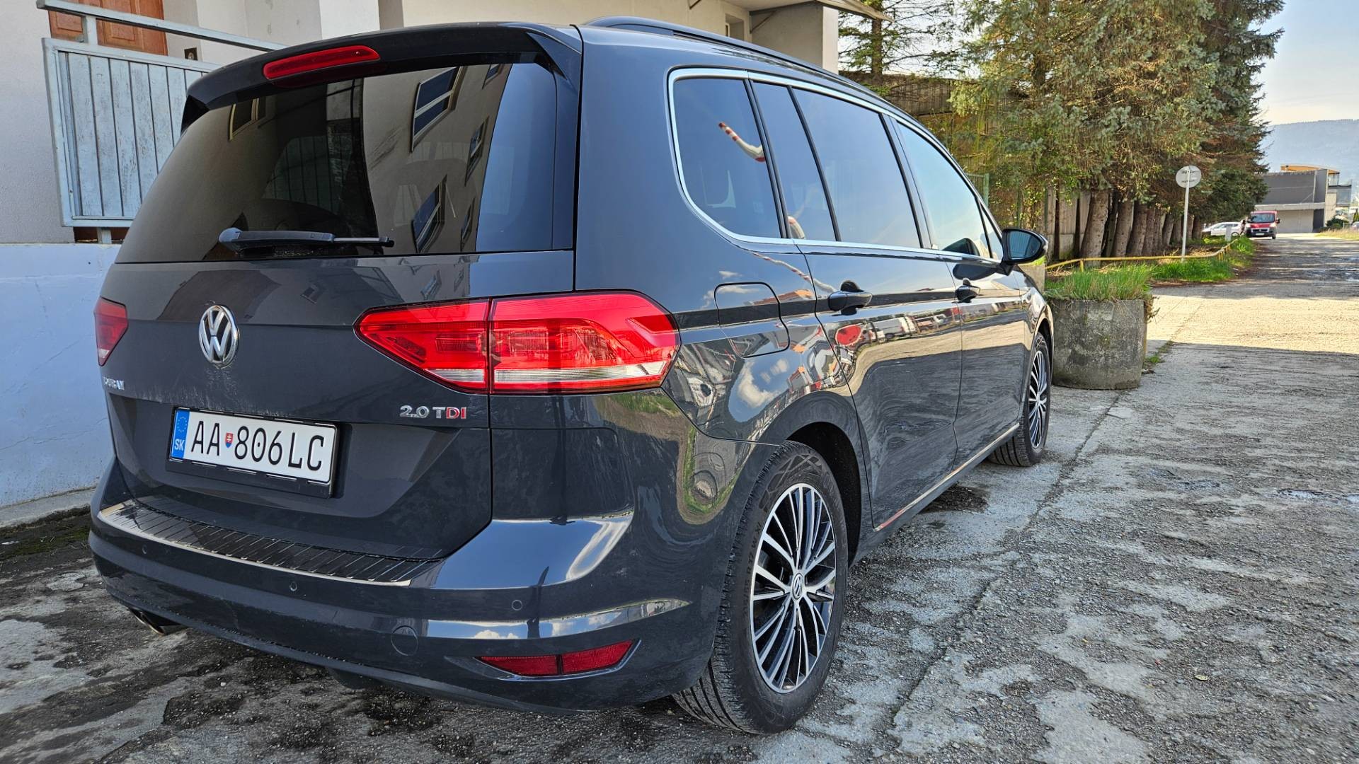 Volkswagen Touran 2.0 TDI SCR BMT 190k Highline DSG EU6 – Obrázok 45