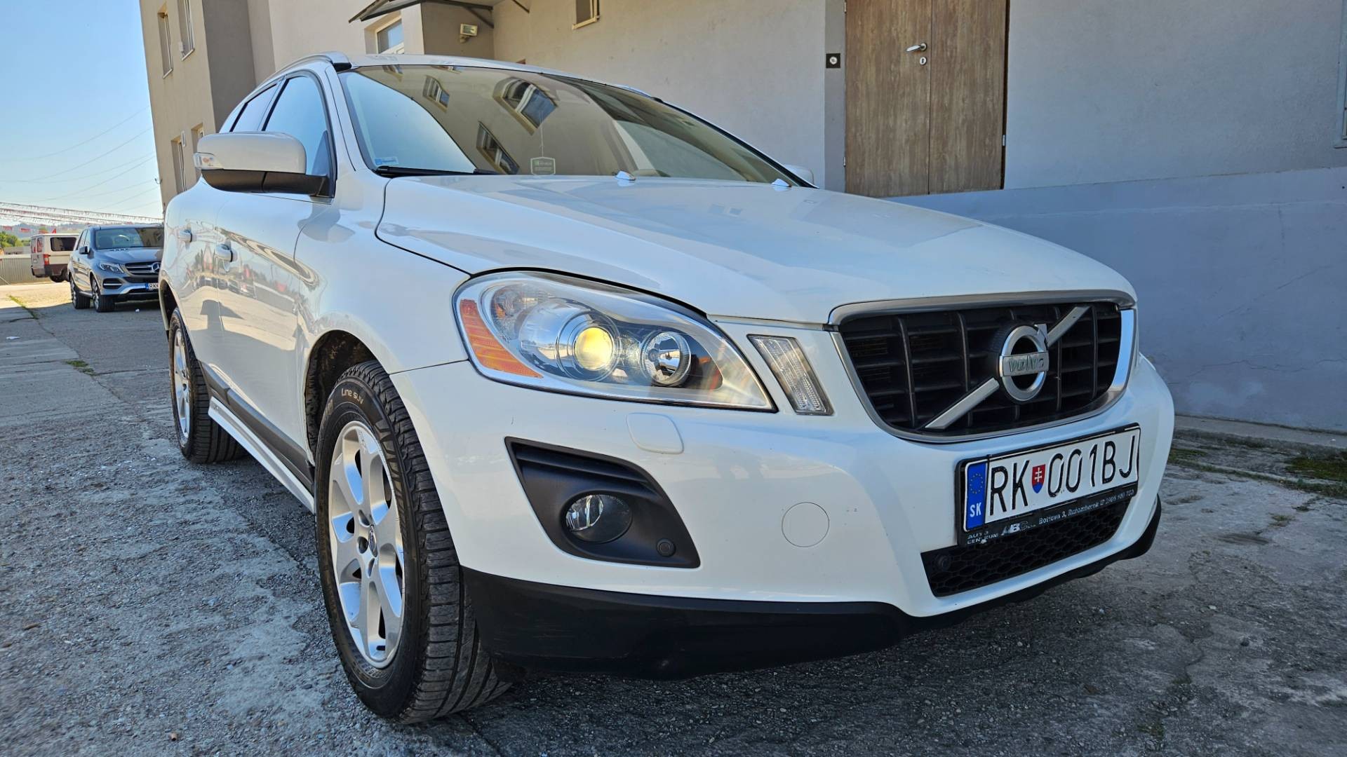 Volvo XC60 D5 (151kW) AWD Summum Geartronic – Obrázok 40