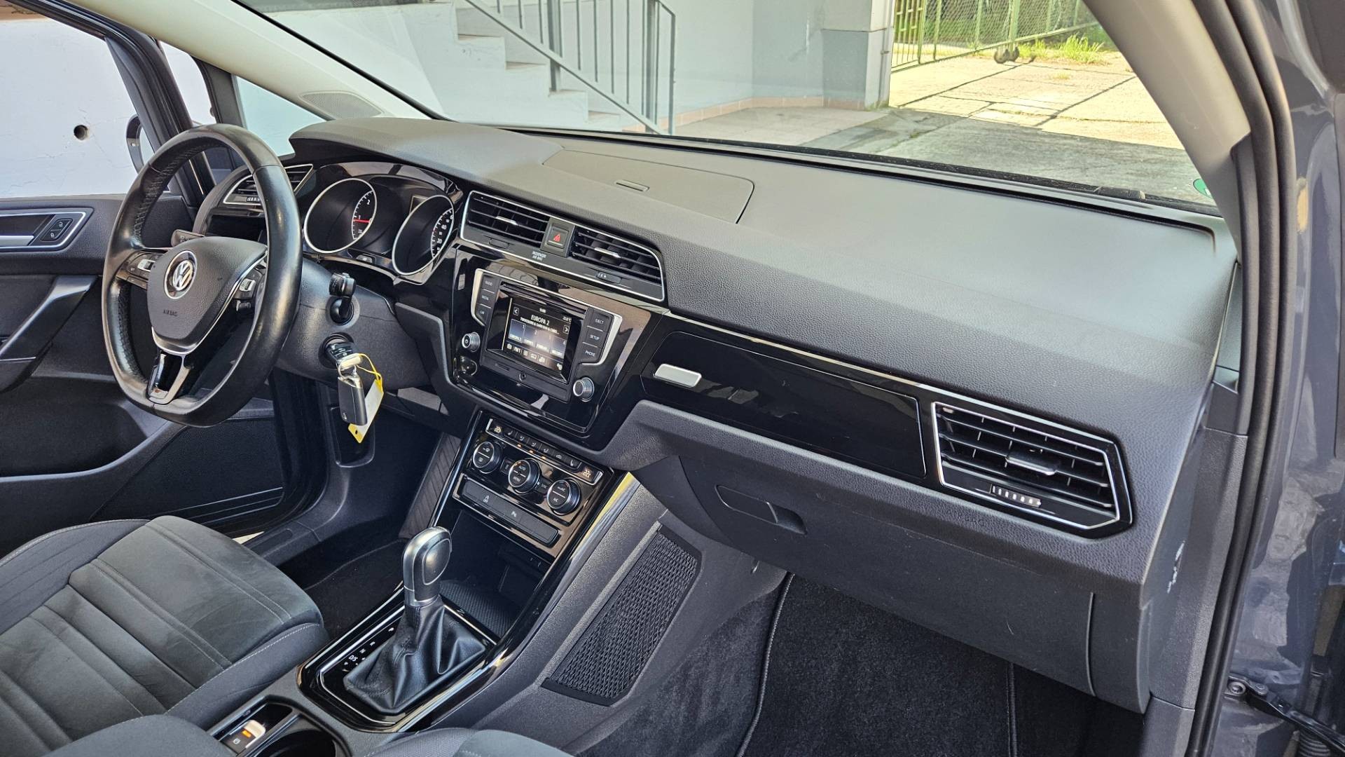 Volkswagen Touran 2.0 TDI SCR BMT 190k Highline DSG EU6 – Obrázok 31