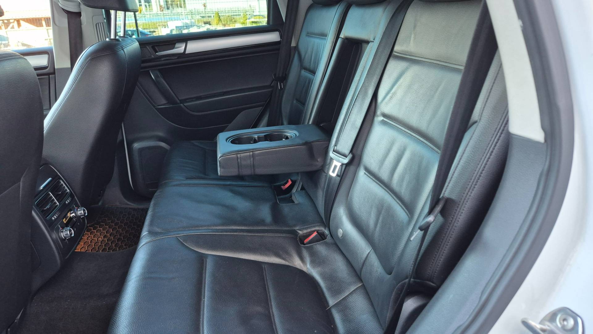 Volkswagen Touareg II 3.0 V6 TDI 240k BMT Premium 4XMOTION – Obrázok 18