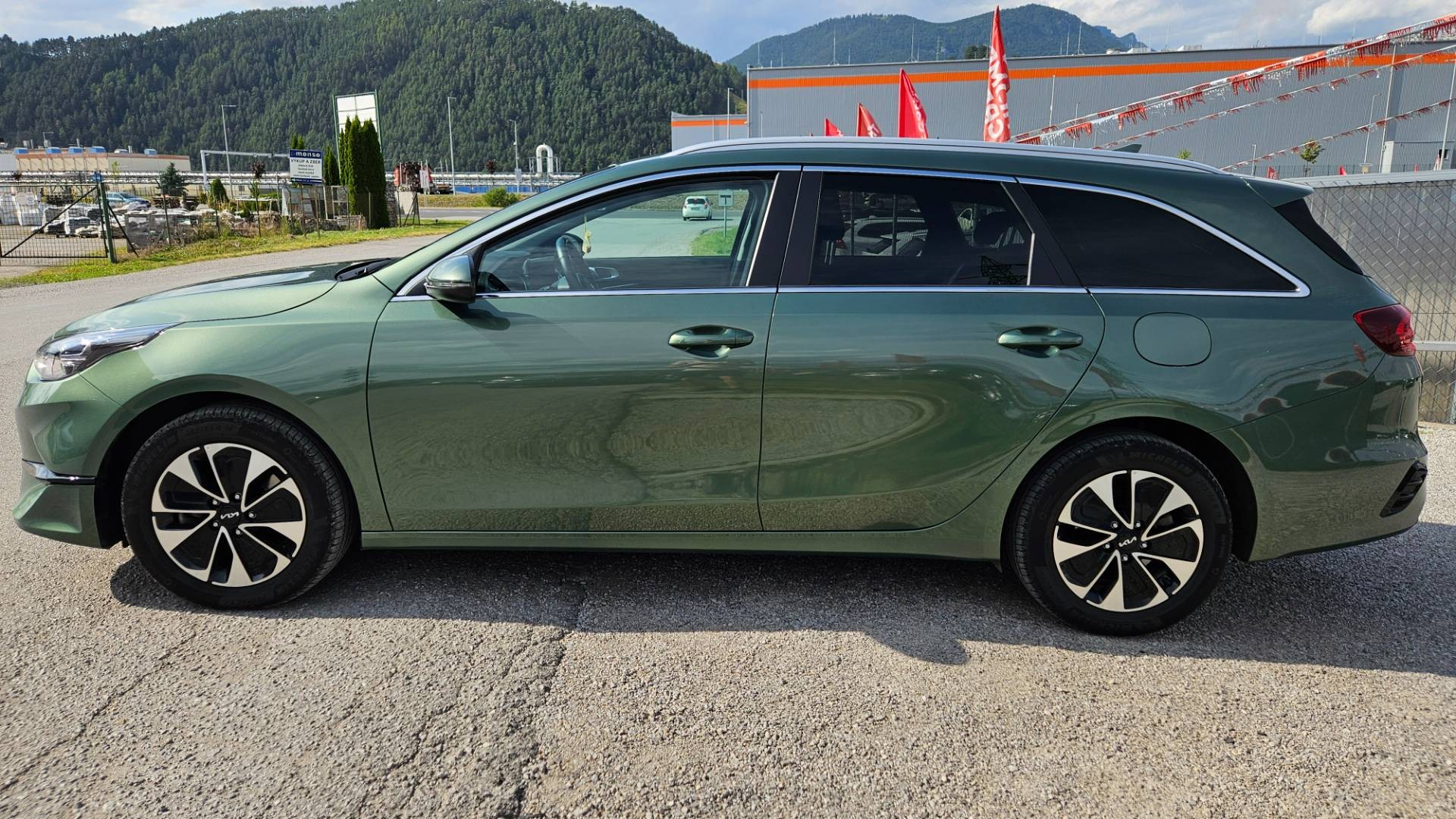 Kia Ceed SW 1.5 T-GDi Gold – Obrázok 8