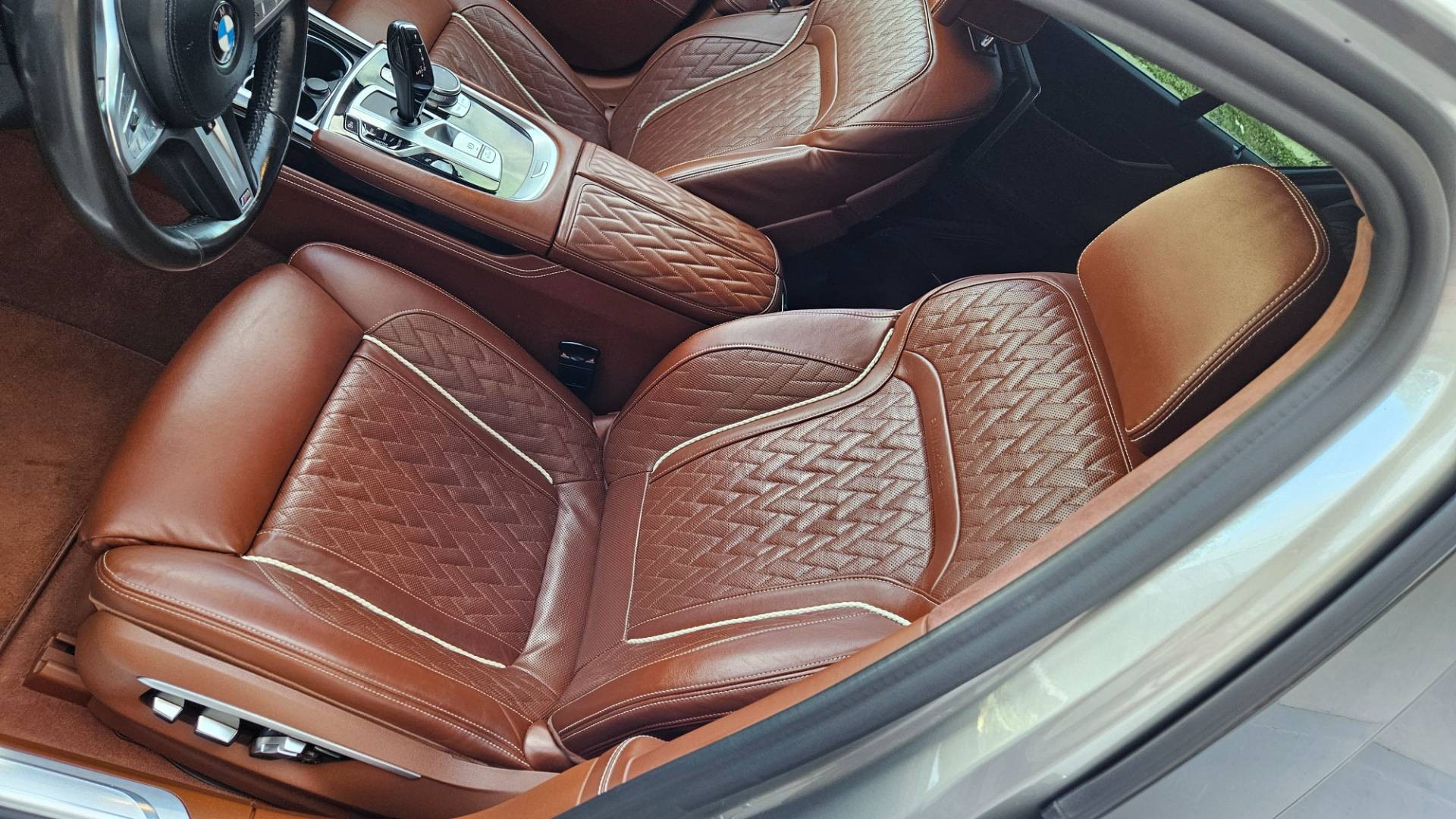 BMW Rad 7 750d xDrive A/T – Obrázok 33