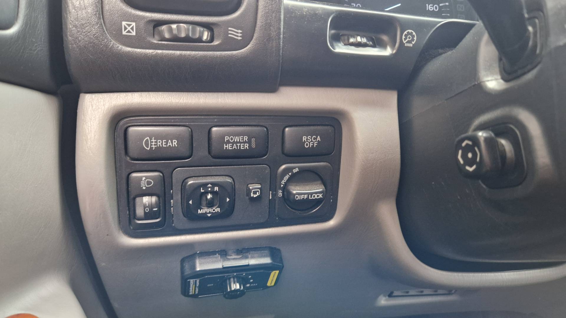 Toyota Land Cruiser 100 4.2 TD Luxor A/T – Obrázok 44