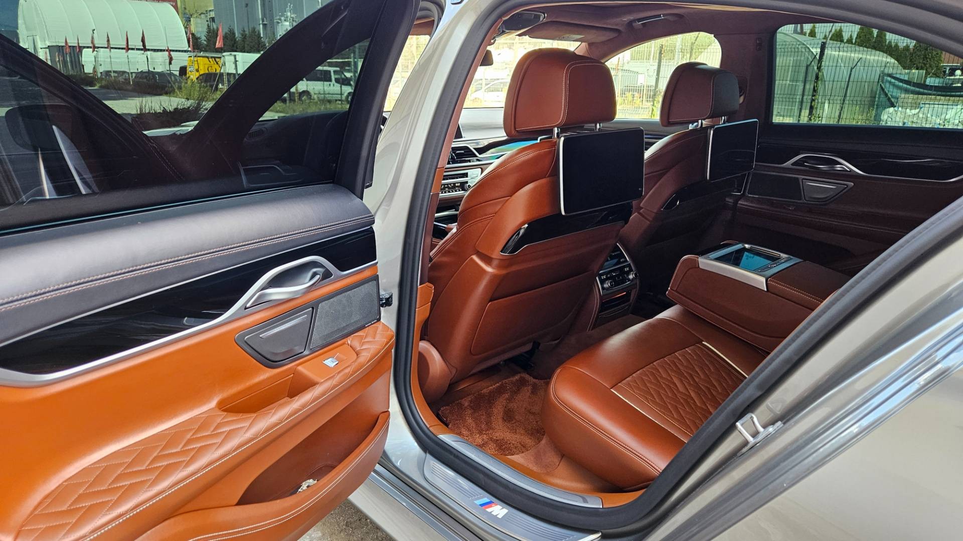 BMW Rad 7 750d xDrive A/T – Obrázok 26