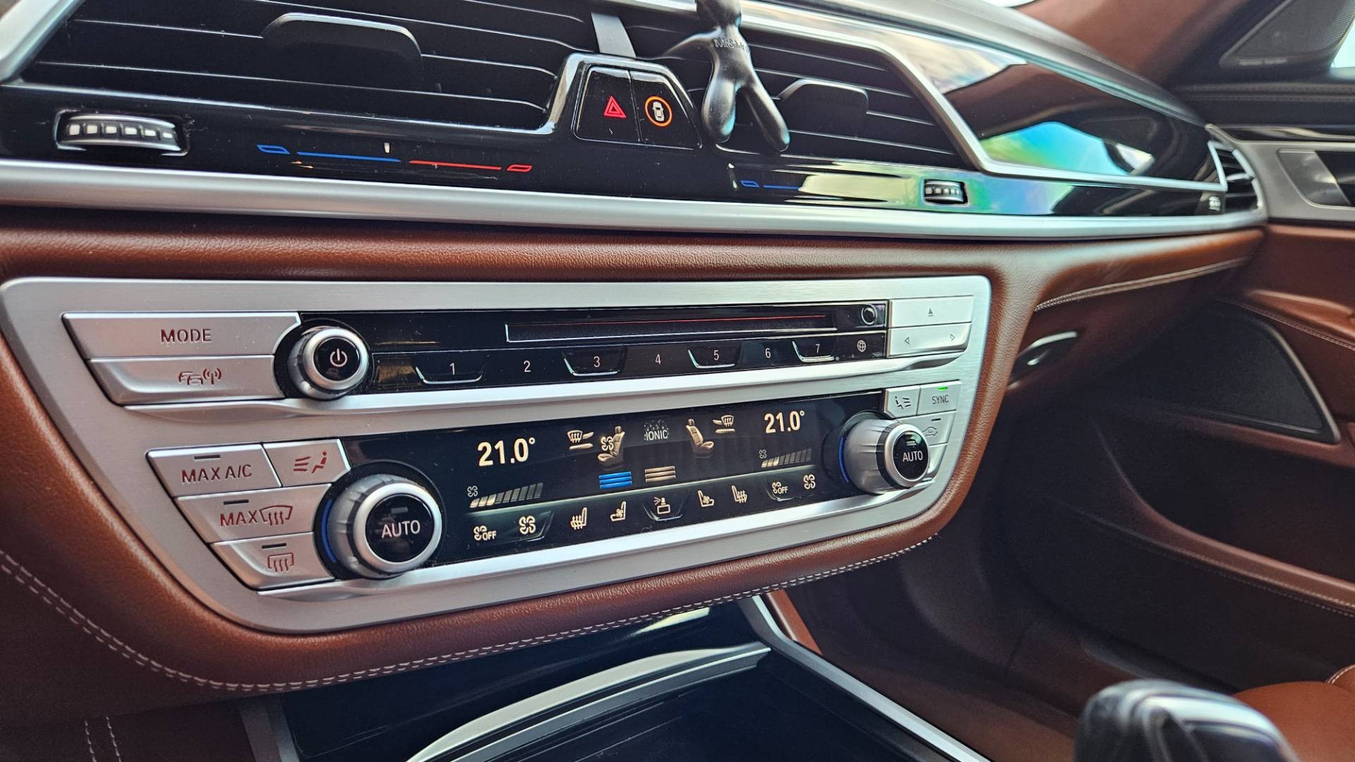 BMW Rad 7 750d xDrive A/T – Obrázok 45