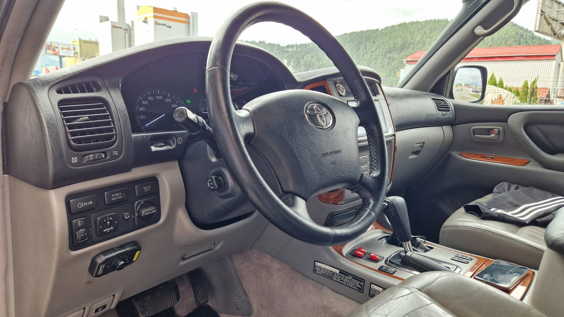 Toyota Land Cruiser 100 4.2 TD Luxor A/T – Obrázok 30