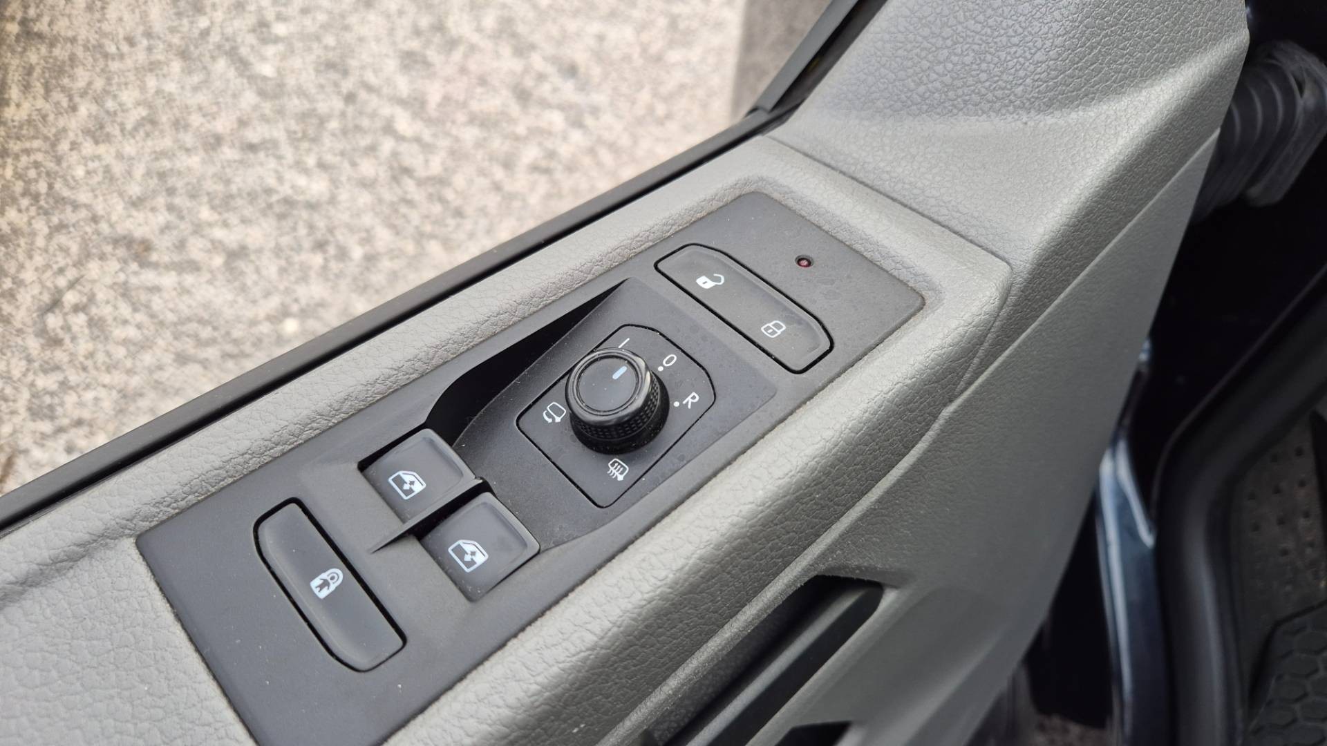 Volkswagen T6 Transporter 2.0 TDI 110KW 150 PS DSG 9 miest – Obrázok 31