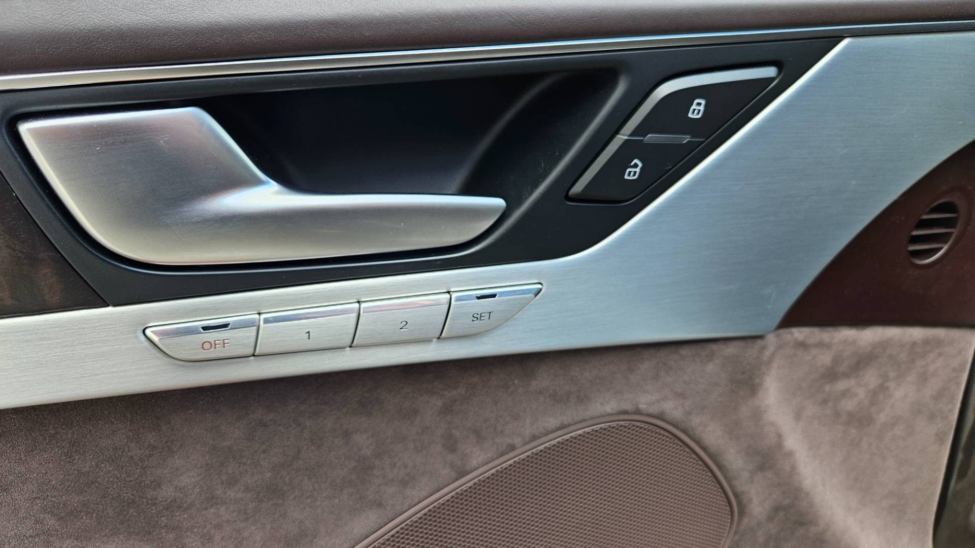 Audi A8 4.2 TDI V8 385k DPF quattro tiptronic – Obrázok 51