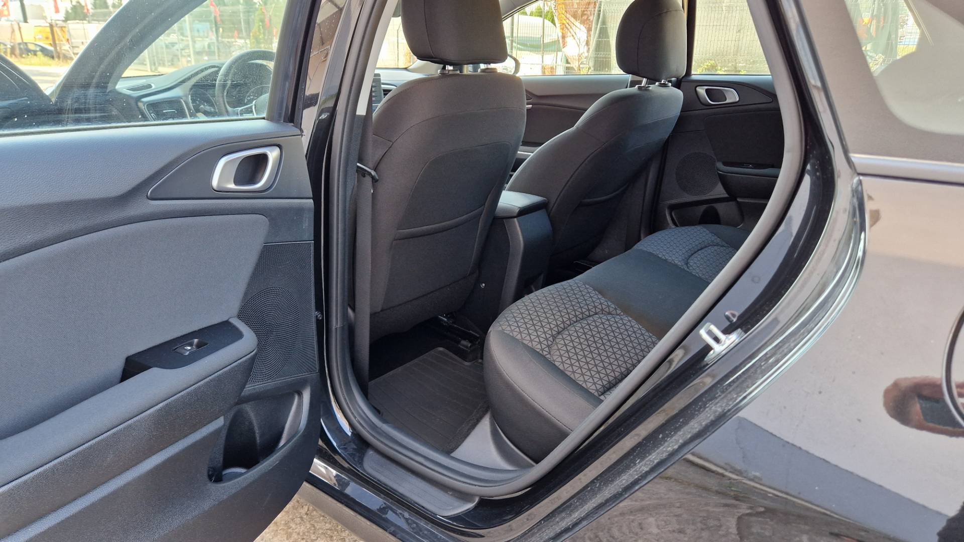 Kia Ceed 1.0 T-GDi Silver – Obrázok 18