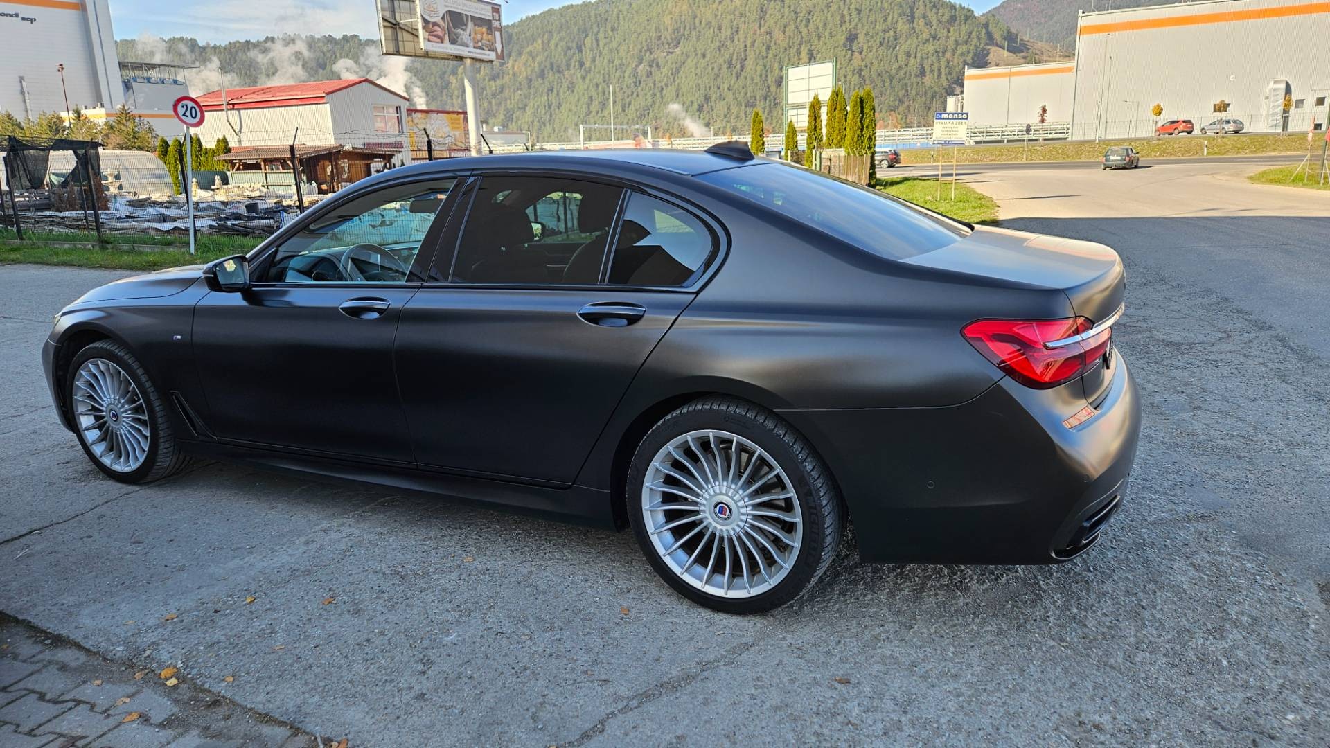 BMW Rad 7 740d xDrive M-PACKET individual – Obrázok 18