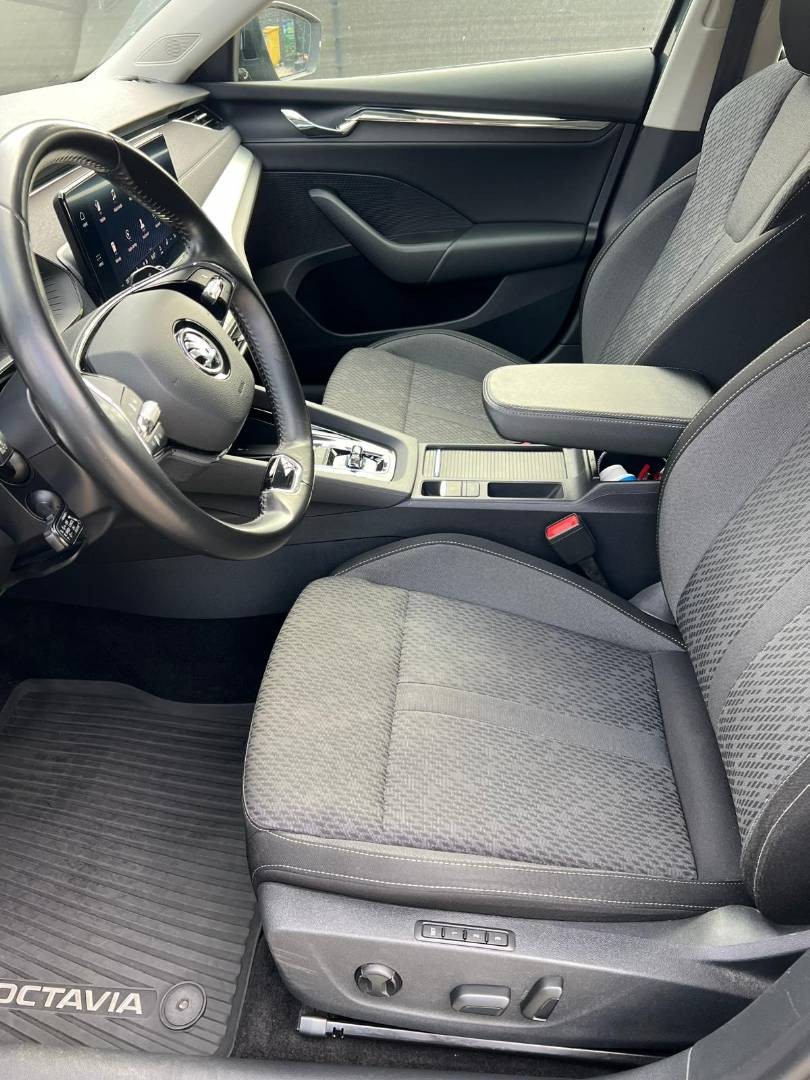 Škoda Octavia Combi 2.0 TDI SCR Style 4x4 DSG – Obrázok 12