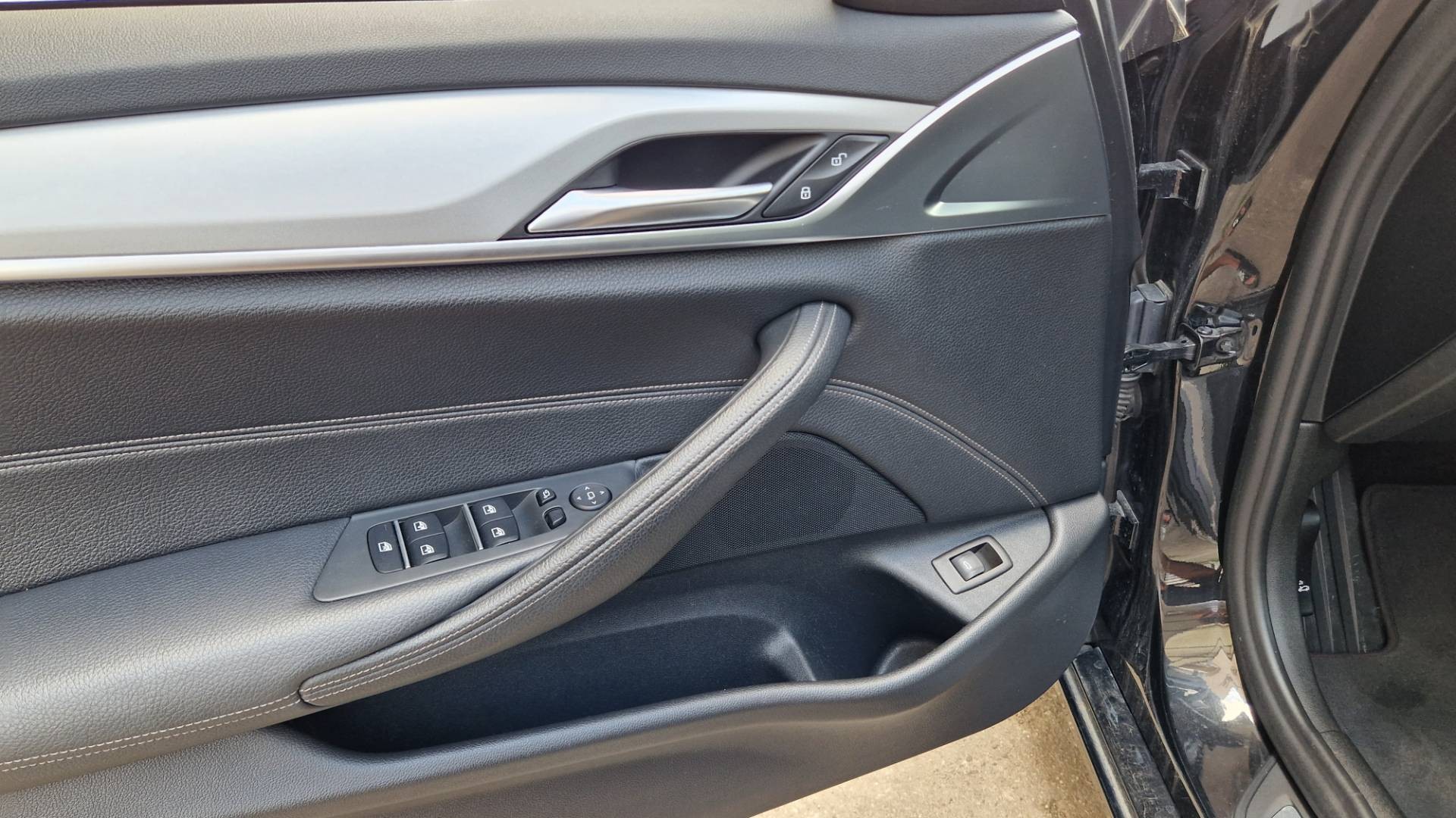 BMW Rad 5 Touring 530d xDrive A/T – Obrázok 34