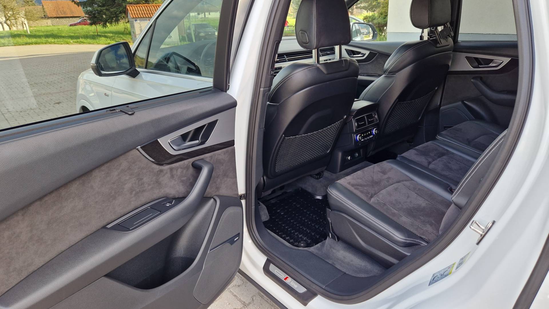 Audi Q7 3.0 TDI 272K QUATTTRO S-LINE 8 ST – Obrázok 28