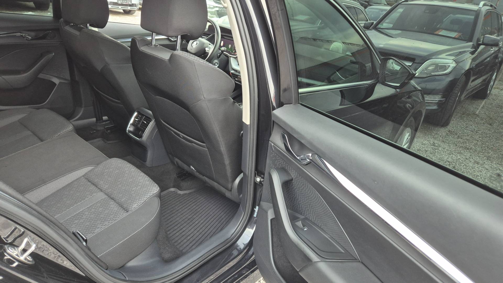 Škoda Octavia Combi 2.0 TDI SCR Style DSG – Obrázok 24