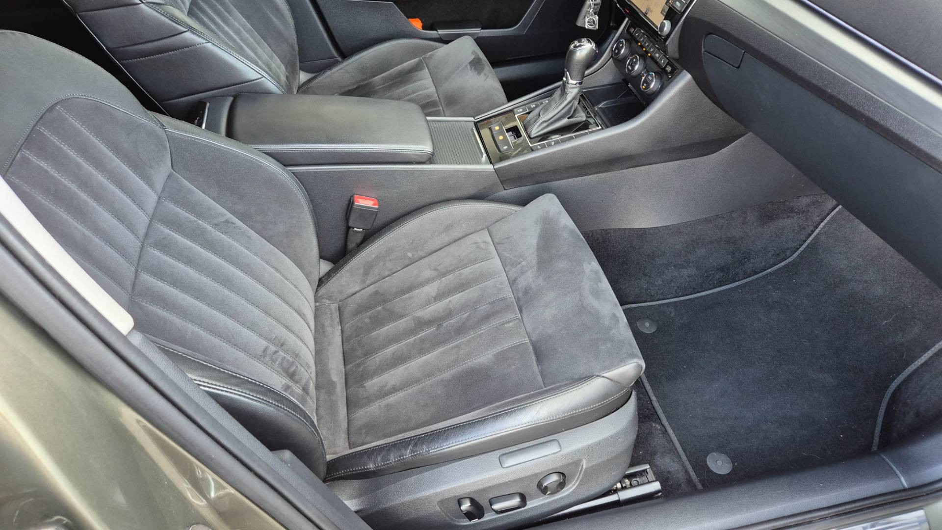 Škoda Superb Combi 2.0 TDI 190k 4x4 Style DSG EU6 – Obrázok 17