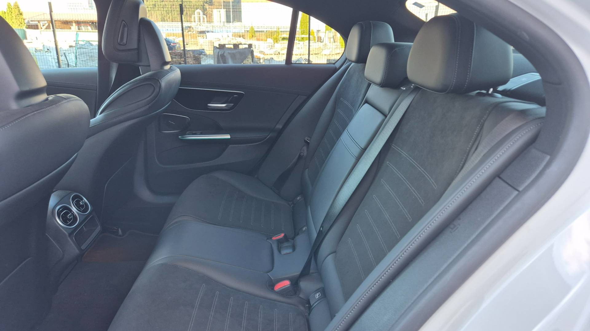 Mercedes-Benz C trieda Sedan 300 mHEV A/T – Obrázok 38