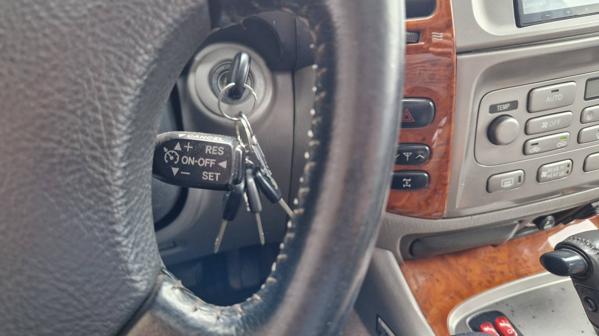 Toyota Land Cruiser 100 4.2 TD Luxor A/T – Obrázok 46