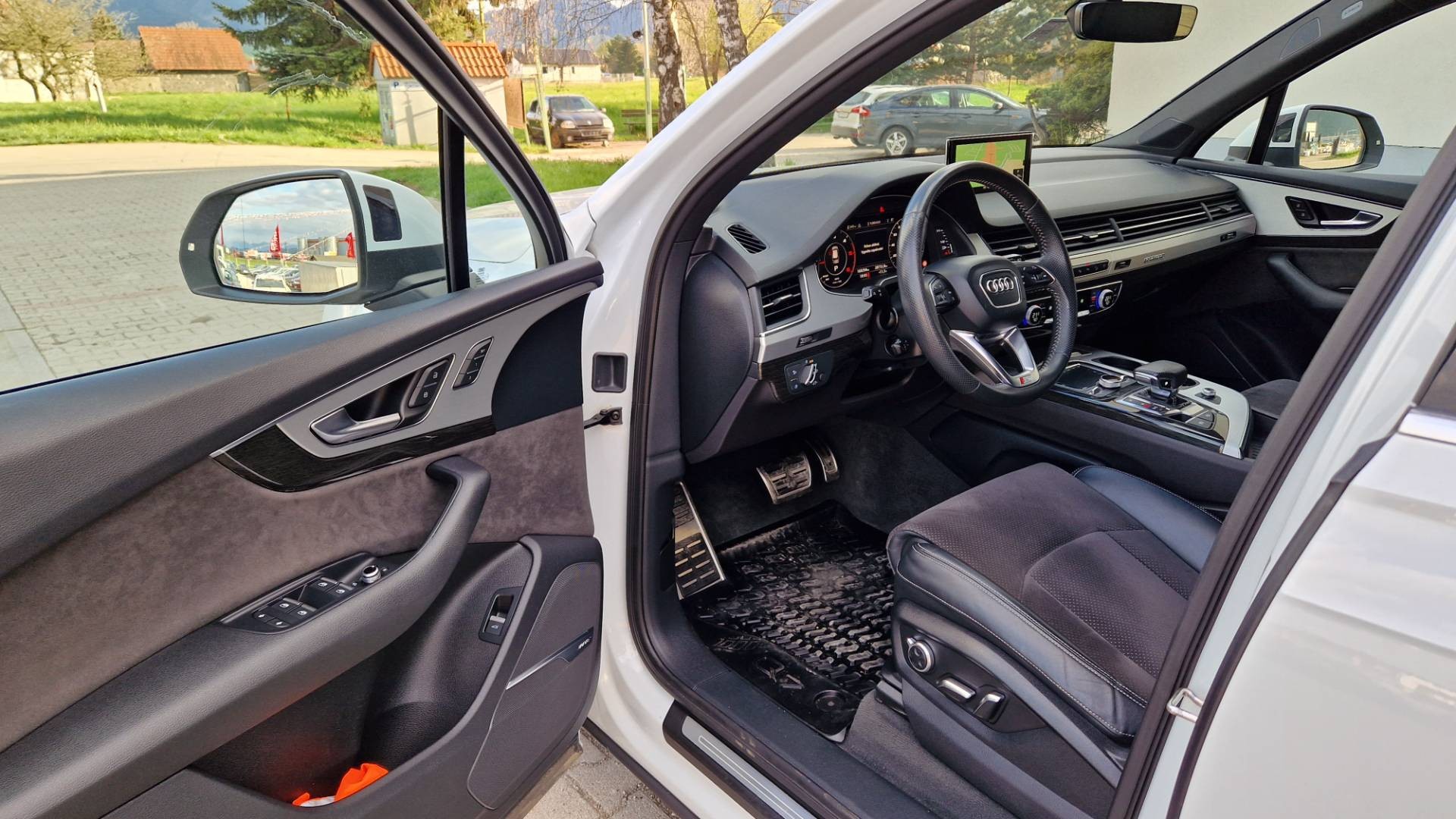 Audi Q7 3.0 TDI 272K QUATTTRO S-LINE 8 ST – Obrázok 36