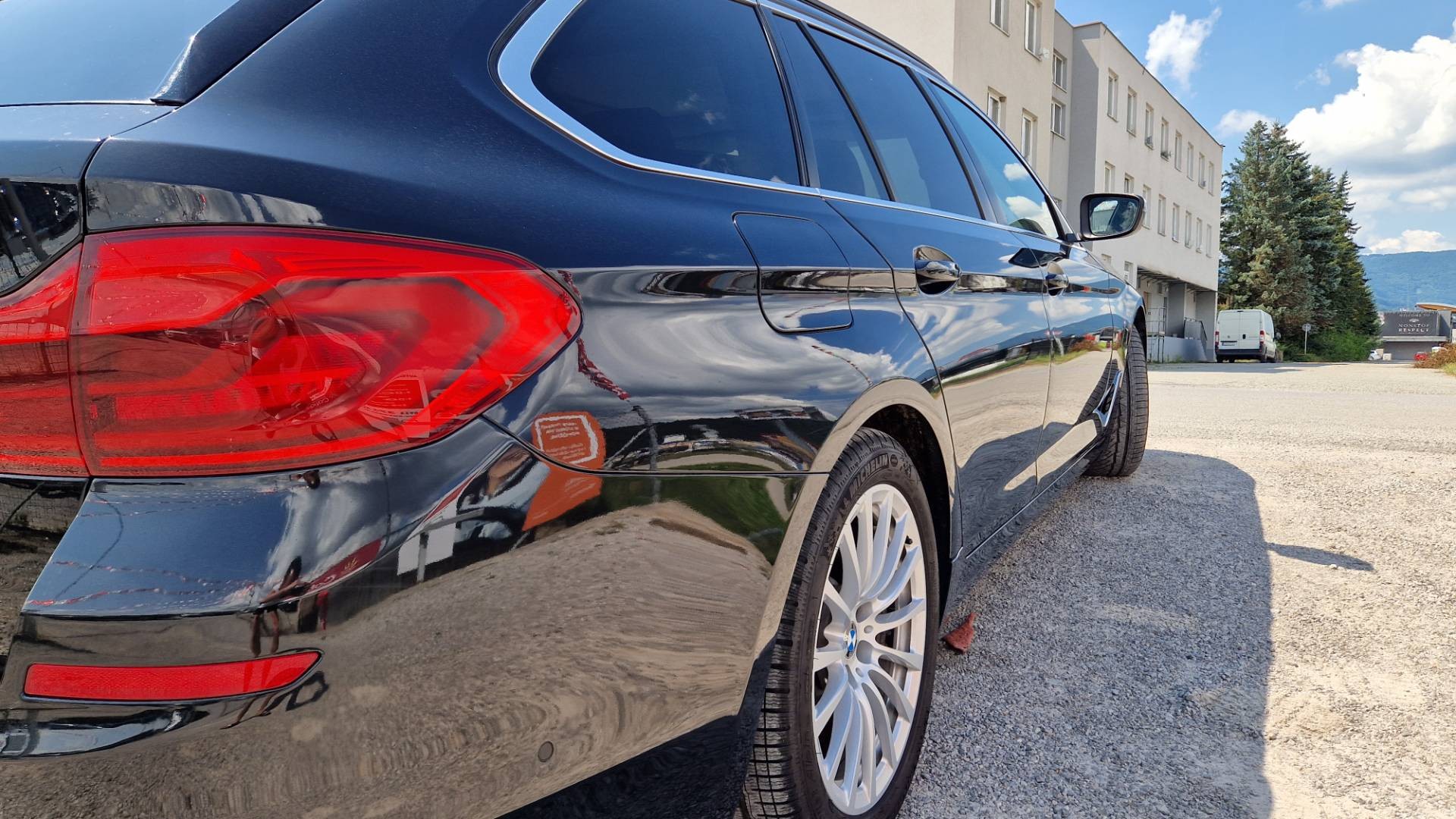 BMW Rad 5 Touring 530d xDrive A/T – Obrázok 19