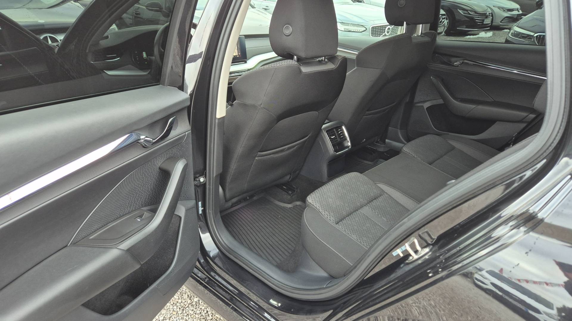 Škoda Octavia Combi 2.0 TDI SCR Style DSG – Obrázok 17