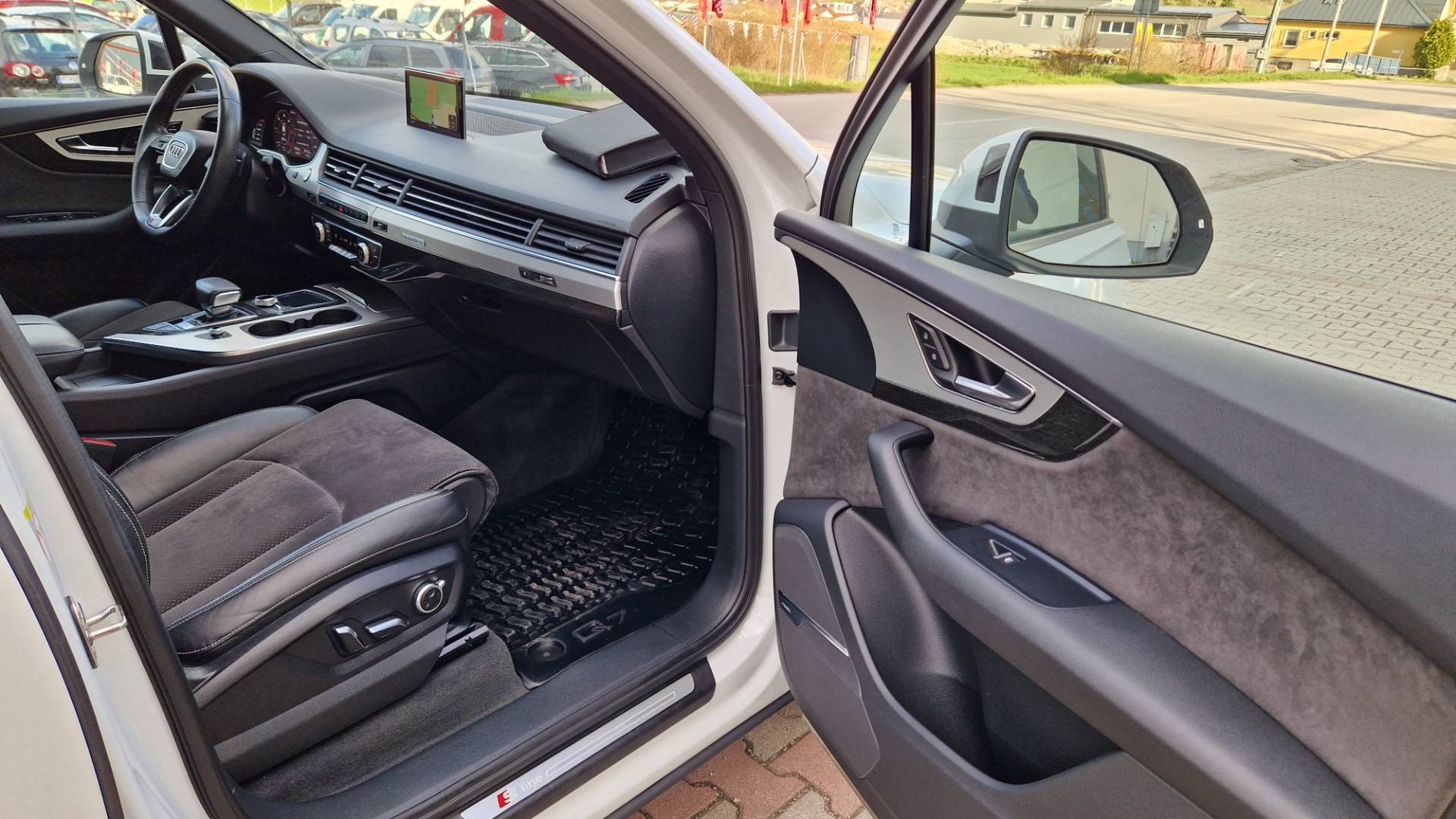 Audi Q7 3.0 TDI 272K QUATTTRO S-LINE 8 ST – Obrázok 47