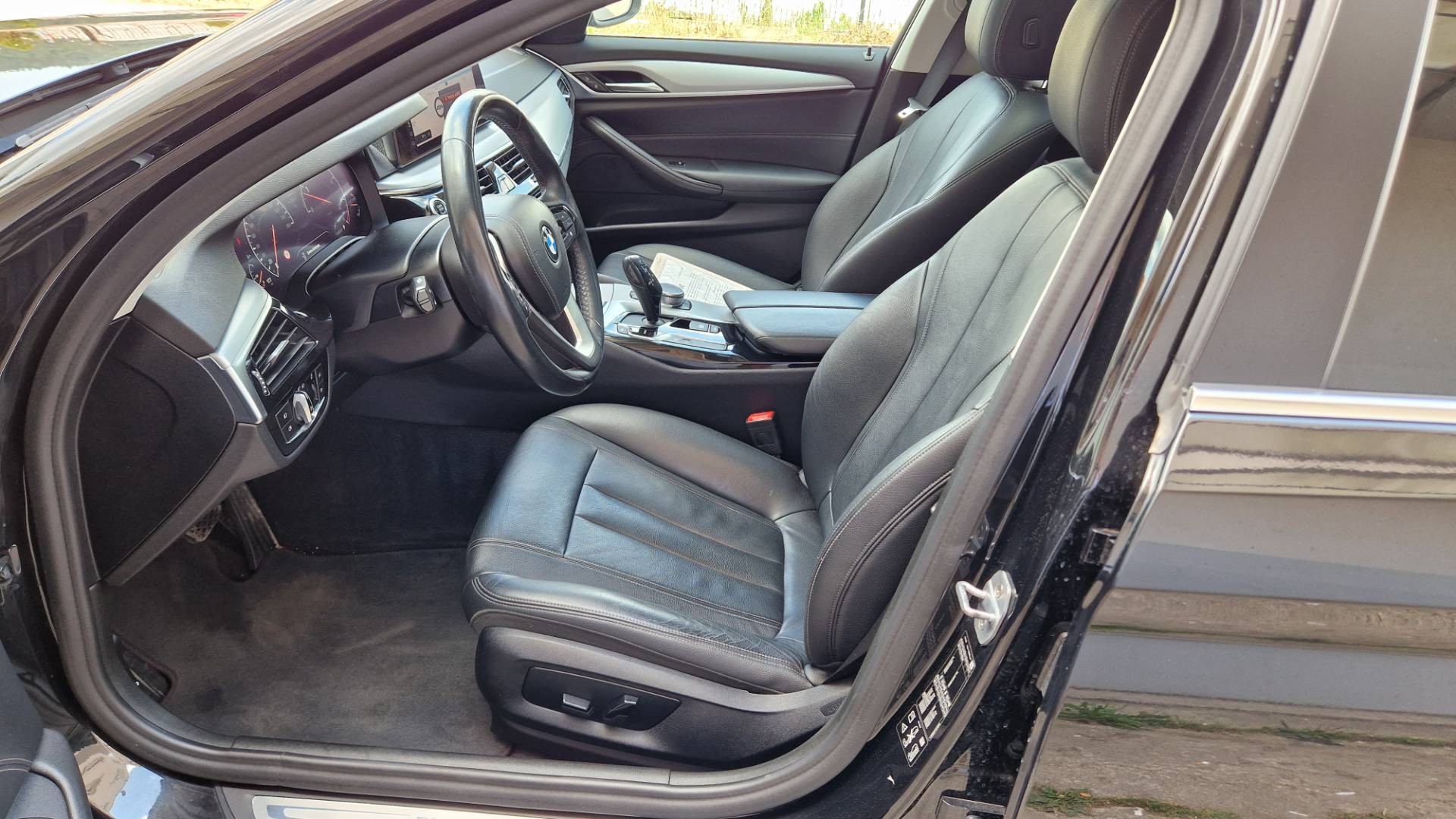 BMW Rad 5 Touring 530d xDrive A/T – Obrázok 31