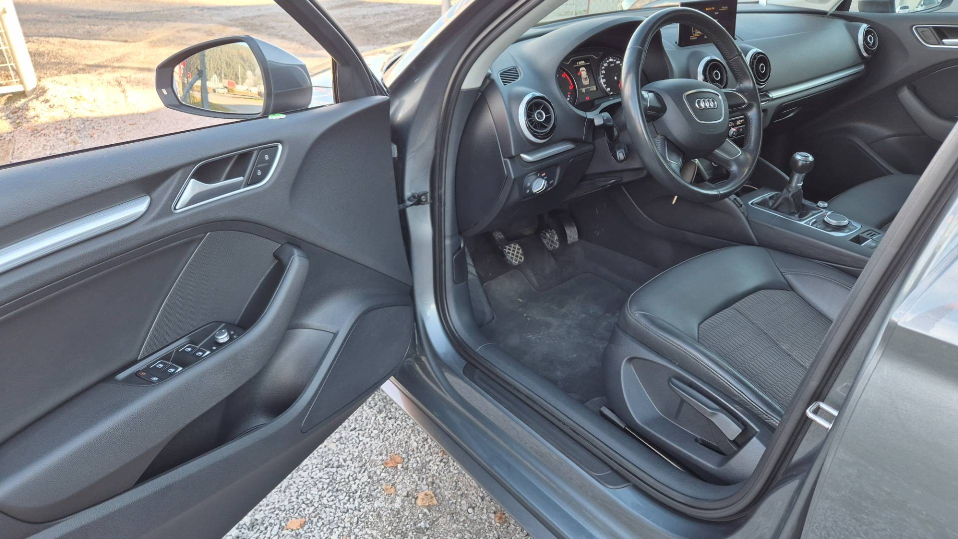 Audi A3 2.0 TDI Attraction – Obrázok 17