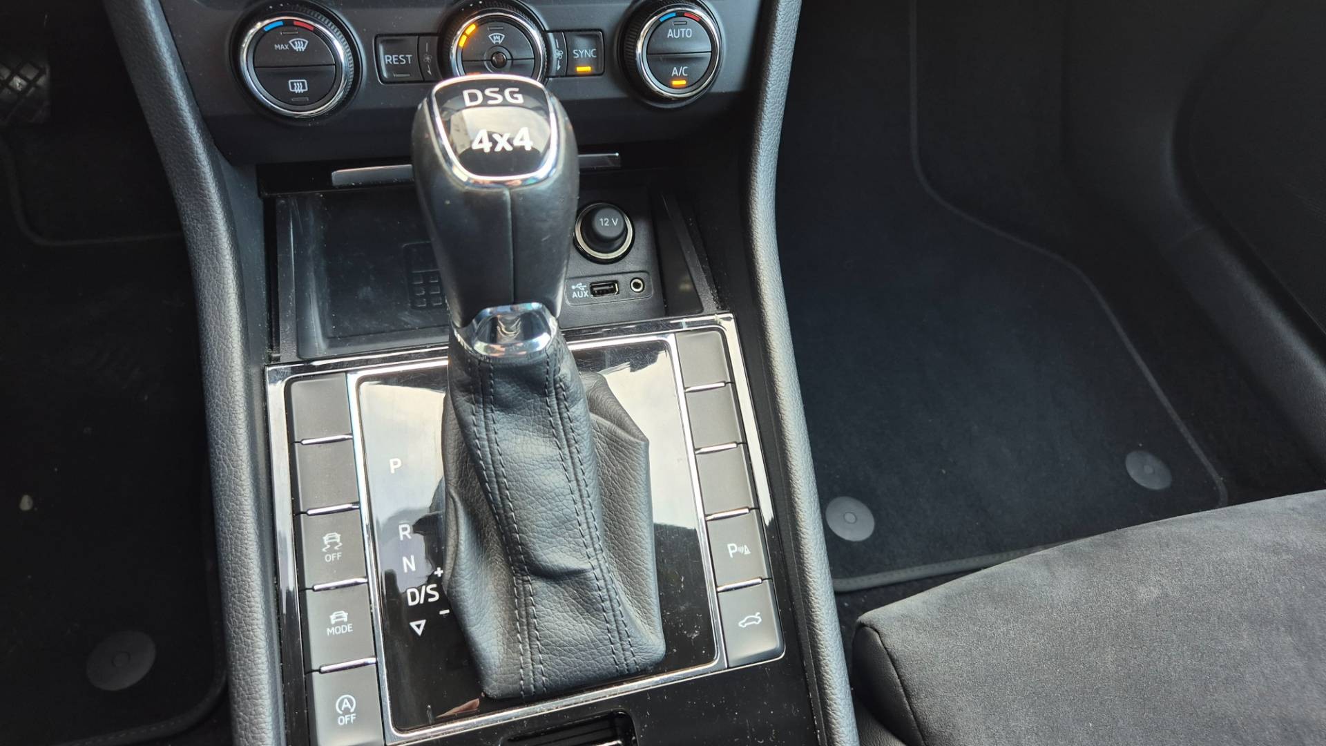 Škoda Superb Combi 2.0 TDI 190k 4x4 Style DSG EU6 – Obrázok 29