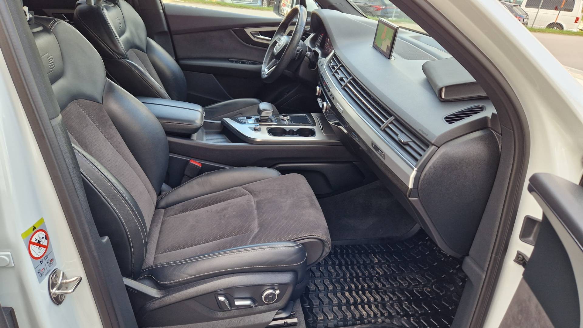 Audi Q7 3.0 TDI 272K QUATTTRO S-LINE 8 ST – Obrázok 48