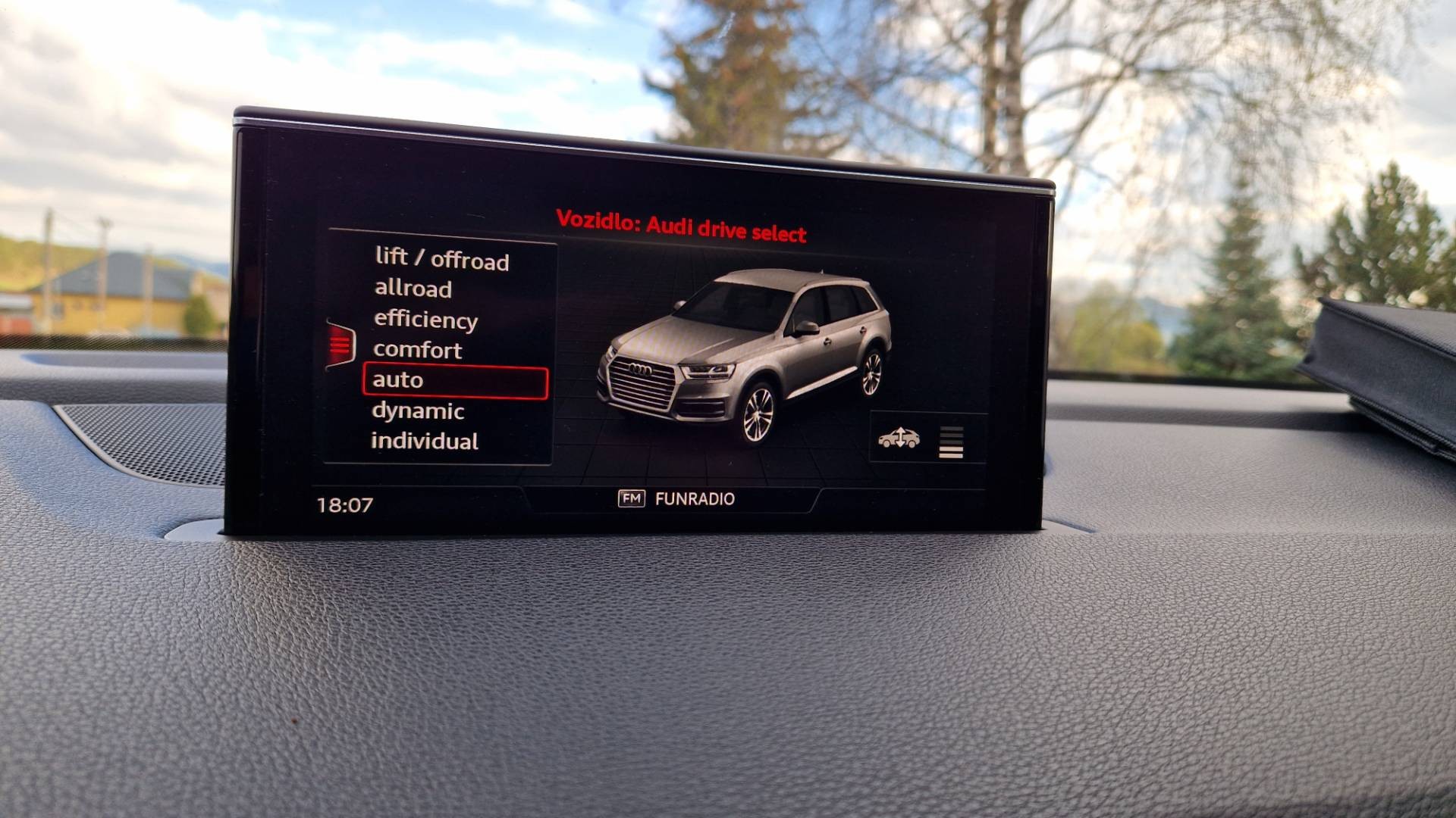 Audi Q7 3.0 TDI 272K QUATTTRO S-LINE 8 ST – Obrázok 61