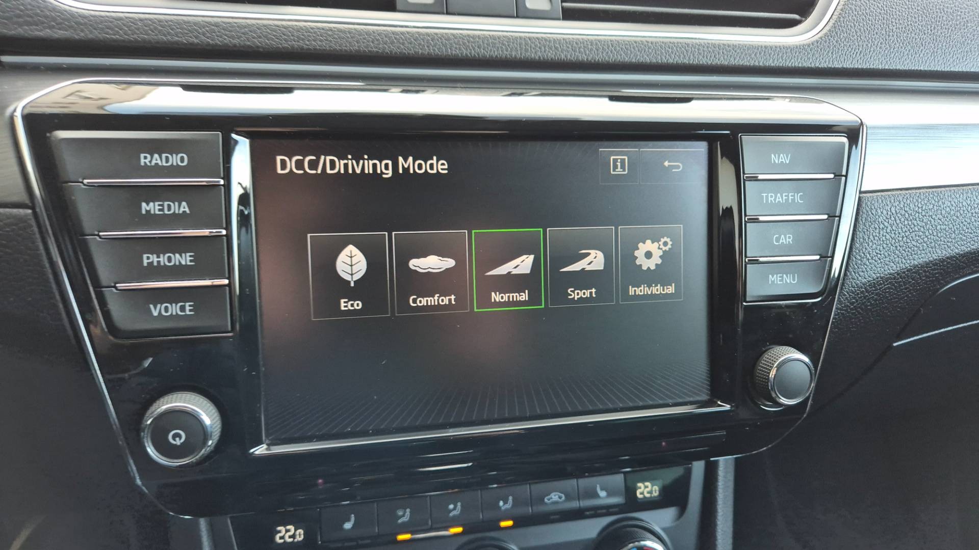 Škoda Superb Combi 2.0 TDI 190k 4x4 Style DSG EU6 – Obrázok 33