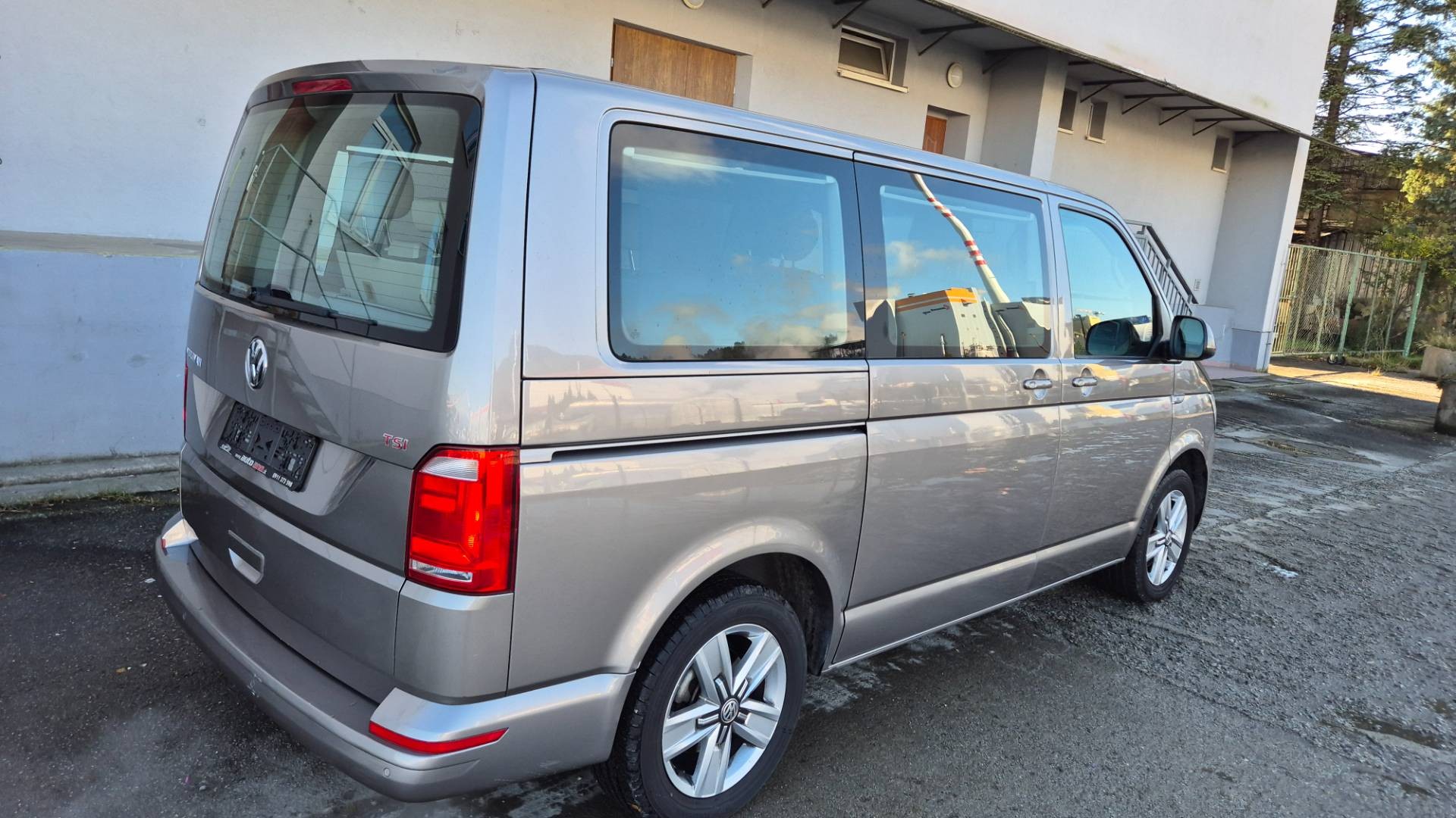 Volkswagen Multivan 2.0 TSI BMT Comfortline DSG – Obrázok 31