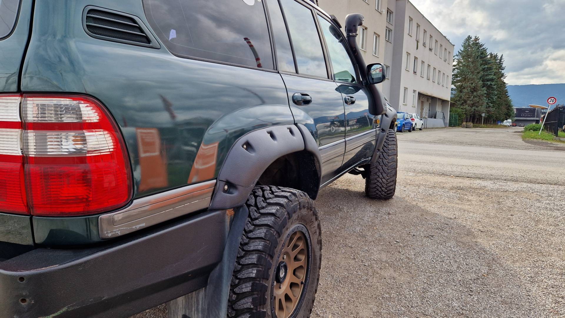 Toyota Land Cruiser 100 4.2 TD Luxor A/T – Obrázok 10