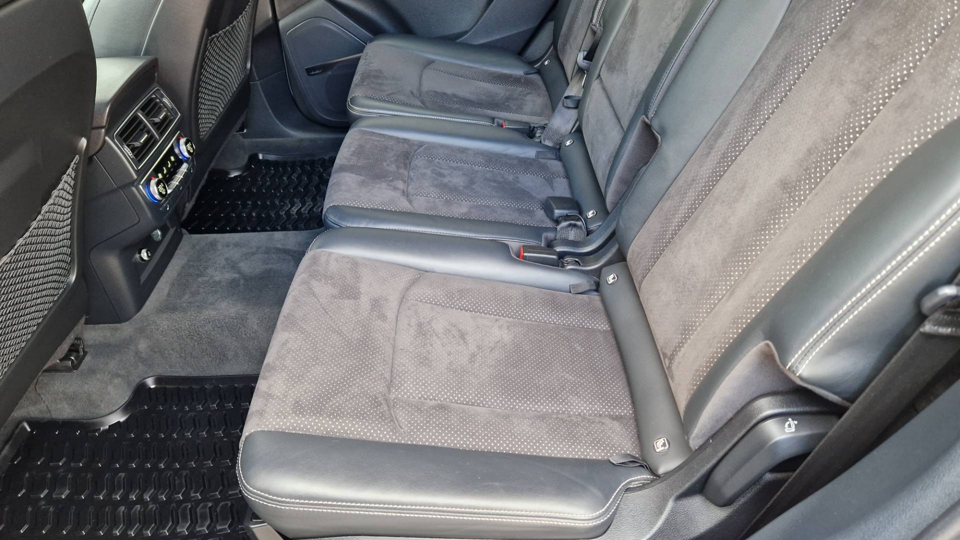 Audi Q7 3.0 TDI 272K QUATTTRO S-LINE 8 ST – Obrázok 30