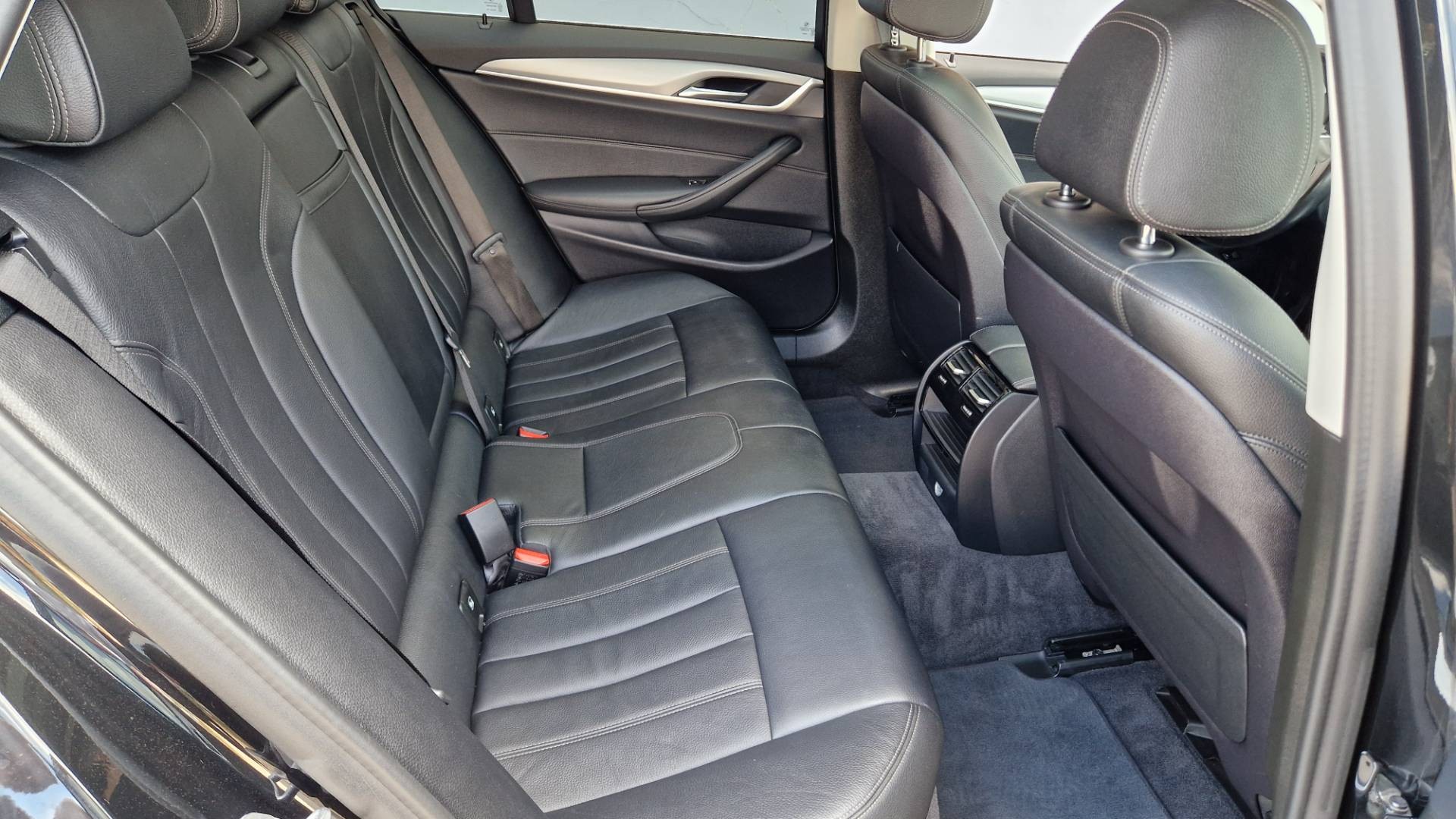 BMW Rad 5 Touring 530d xDrive A/T – Obrázok 38