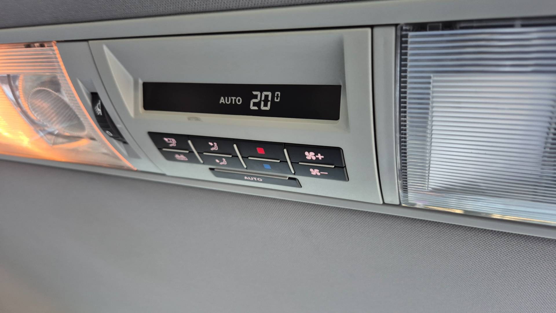 Volkswagen Multivan 2.0 TSI BMT Comfortline DSG – Obrázok 21