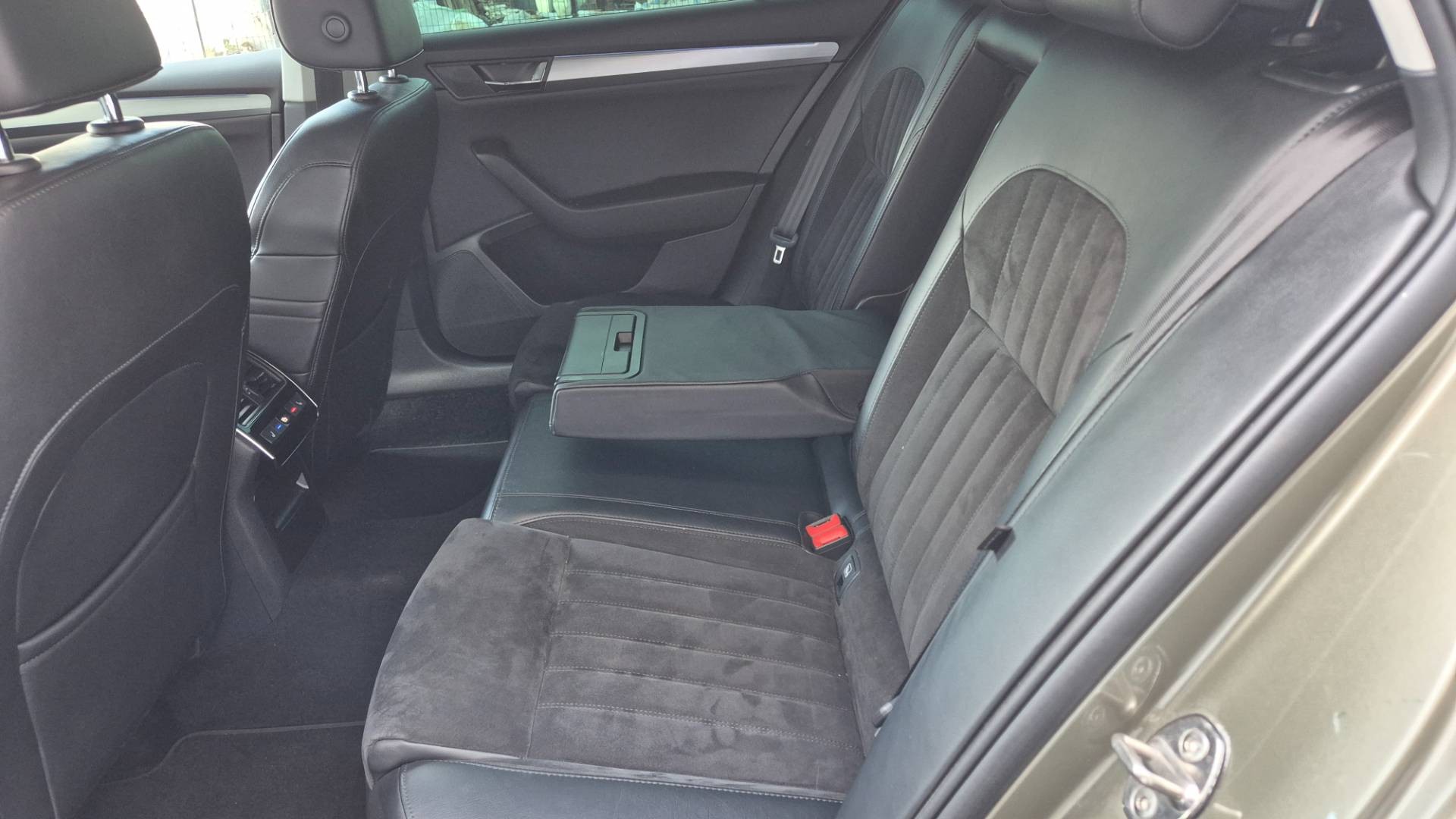 Škoda Superb Combi 2.0 TDI 190k 4x4 Style DSG EU6 – Obrázok 23