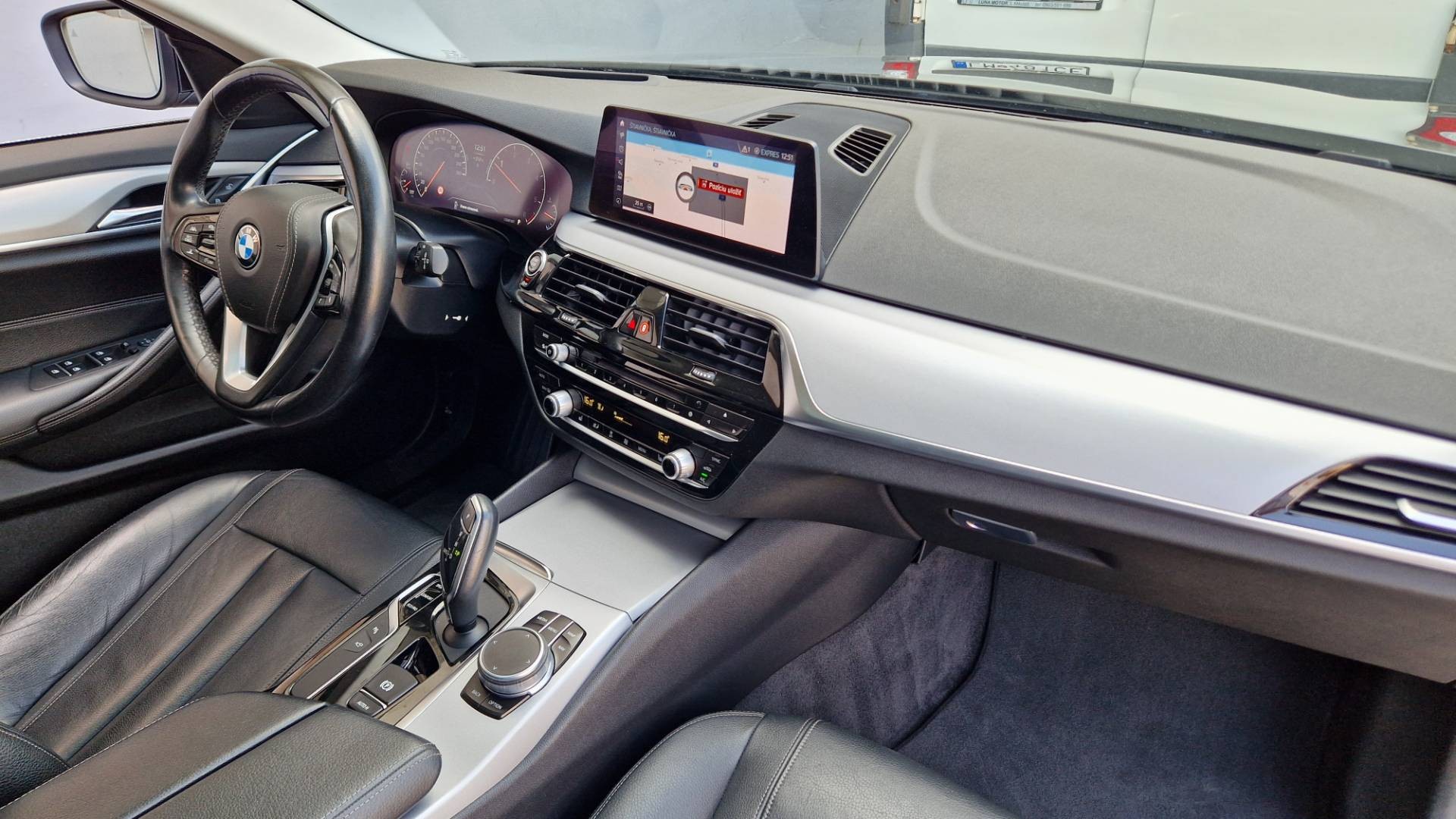 BMW Rad 5 Touring 530d xDrive A/T – Obrázok 44