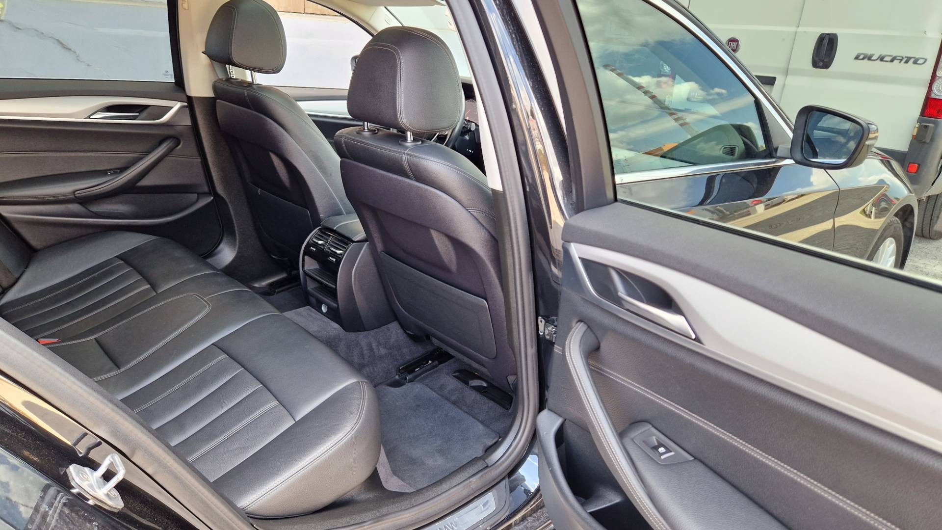 BMW Rad 5 Touring 530d xDrive A/T – Obrázok 37