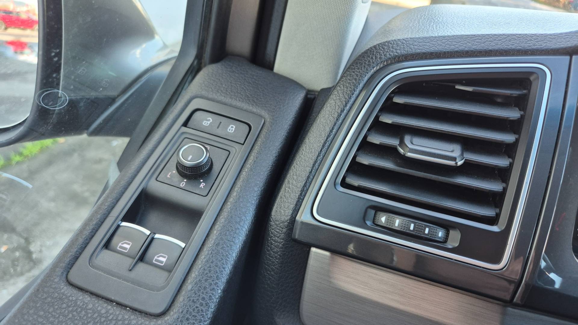 Volkswagen Multivan 2.0 TSI BMT Comfortline DSG – Obrázok 26